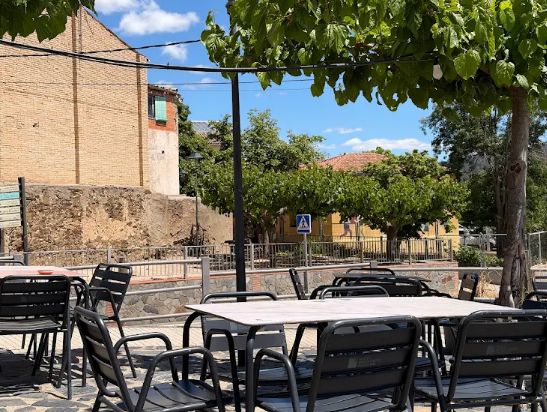 Cafè Flor de Maig · Gratallops, Cataluña, España | Bar motero — Kando Riders