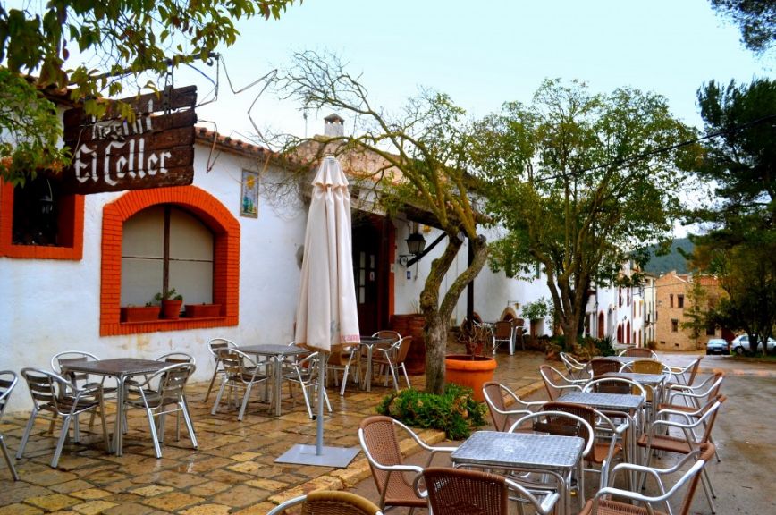 El Celler d'Aiguaviva · Aiguaviva (El Montmell), Cataluña, España | Bar motero — Kando Riders