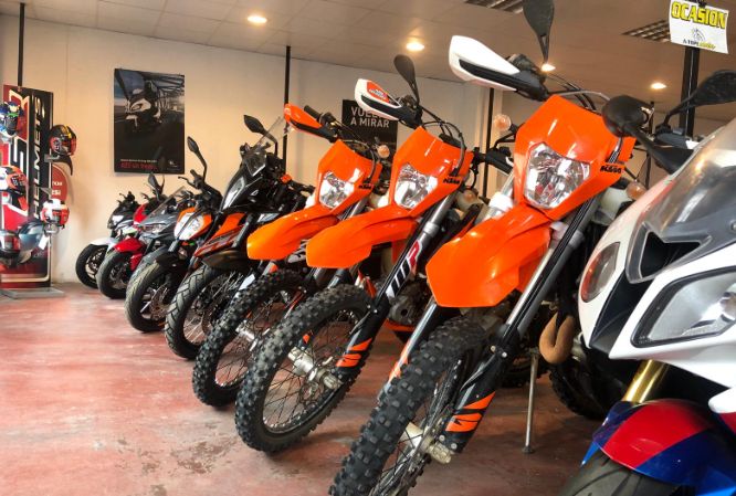 A-TOPE Motor · Huesca, Aragón, España | Taller de motos — Kando Riders