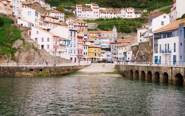 wecamp Cudillero · Cudillero, Asturias, España | Alojamiento motero — Kando Riders