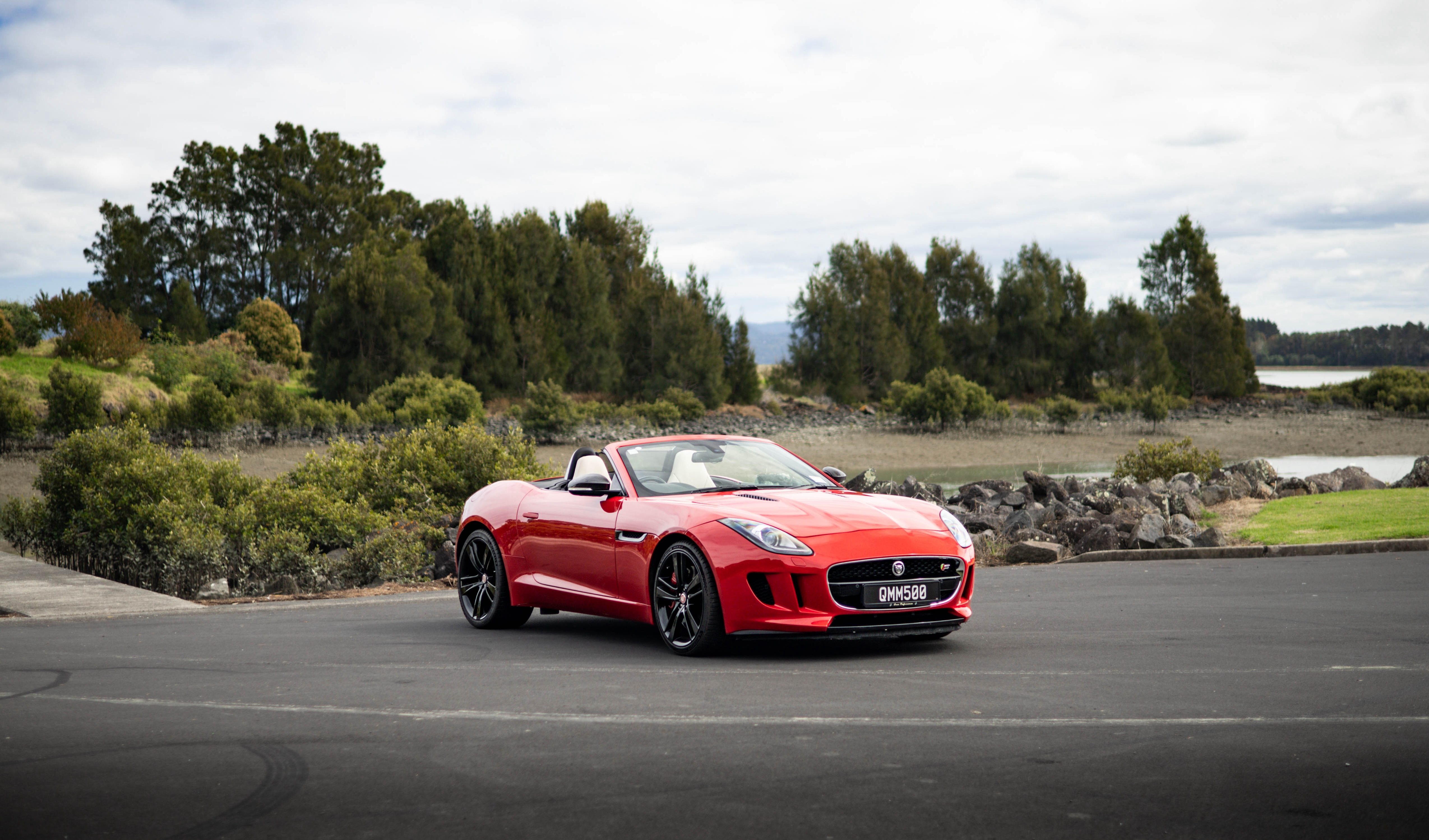 Jaguar F-Type S VS F-Type R – Which Big Cat Matches Your Spirit?