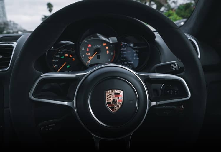 Porsche Cayman GT4-option1 - Image 4