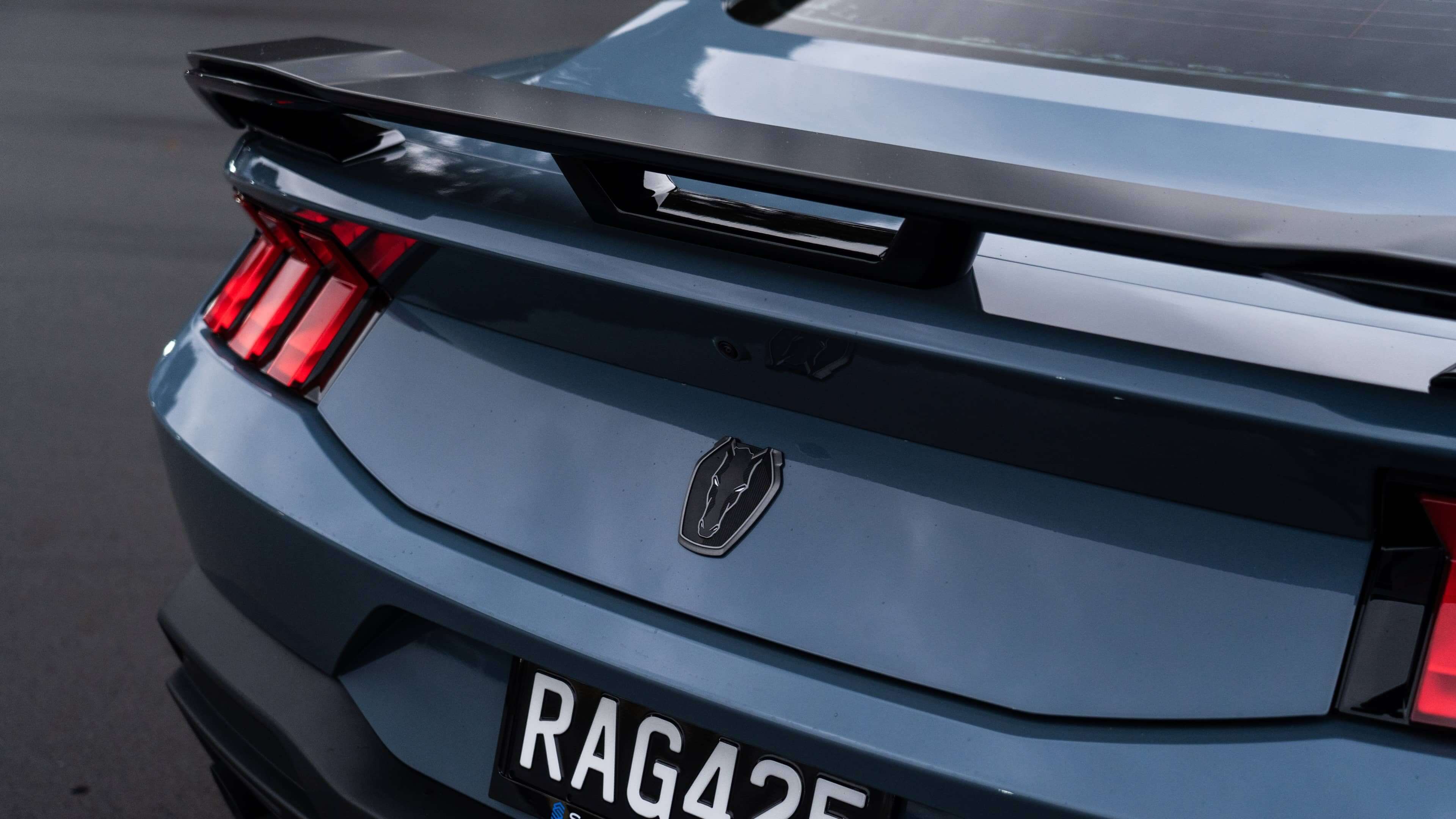 Mustang Dark Horse - Image 4