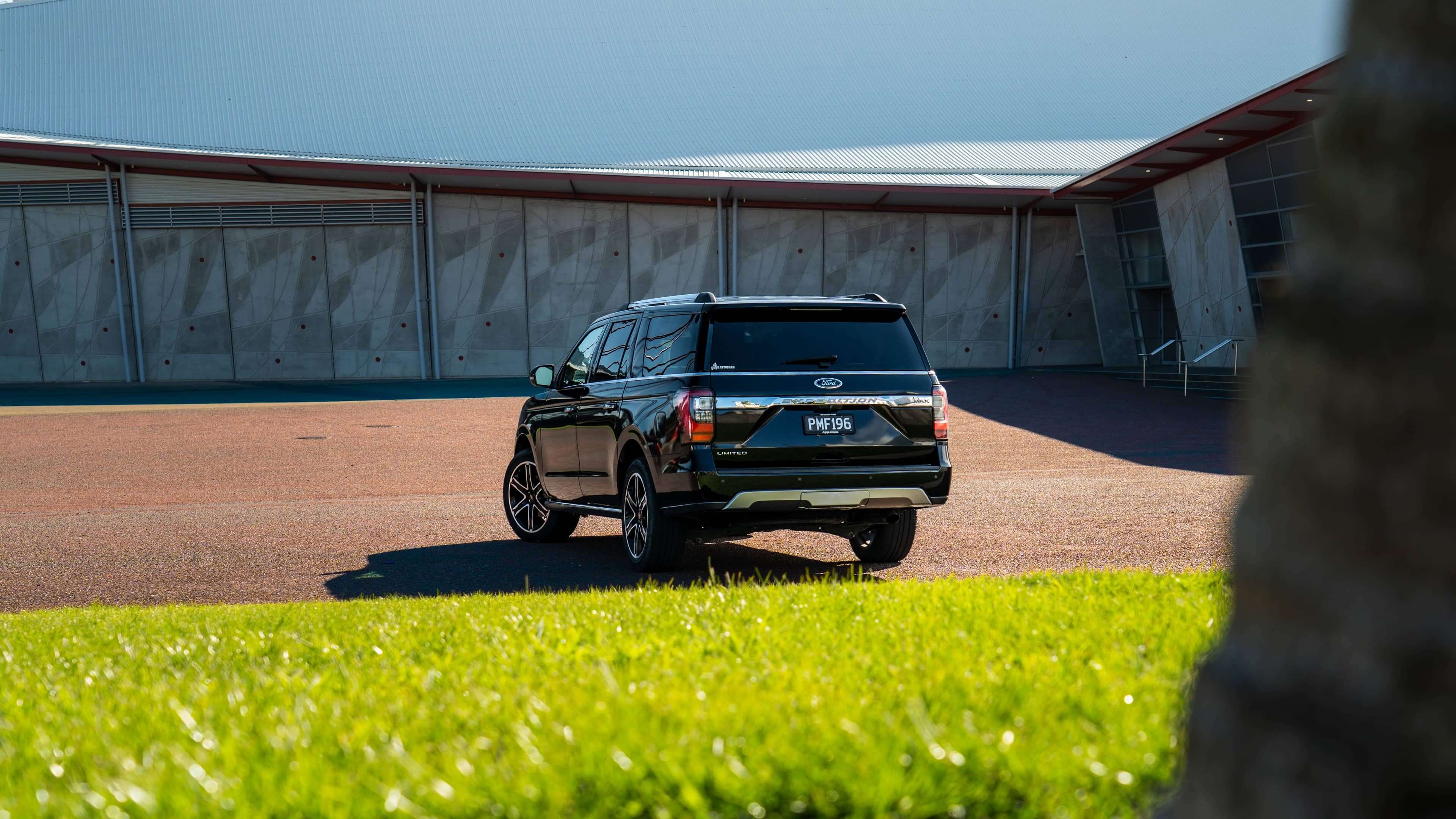 Ford Expedition Max - Image 12