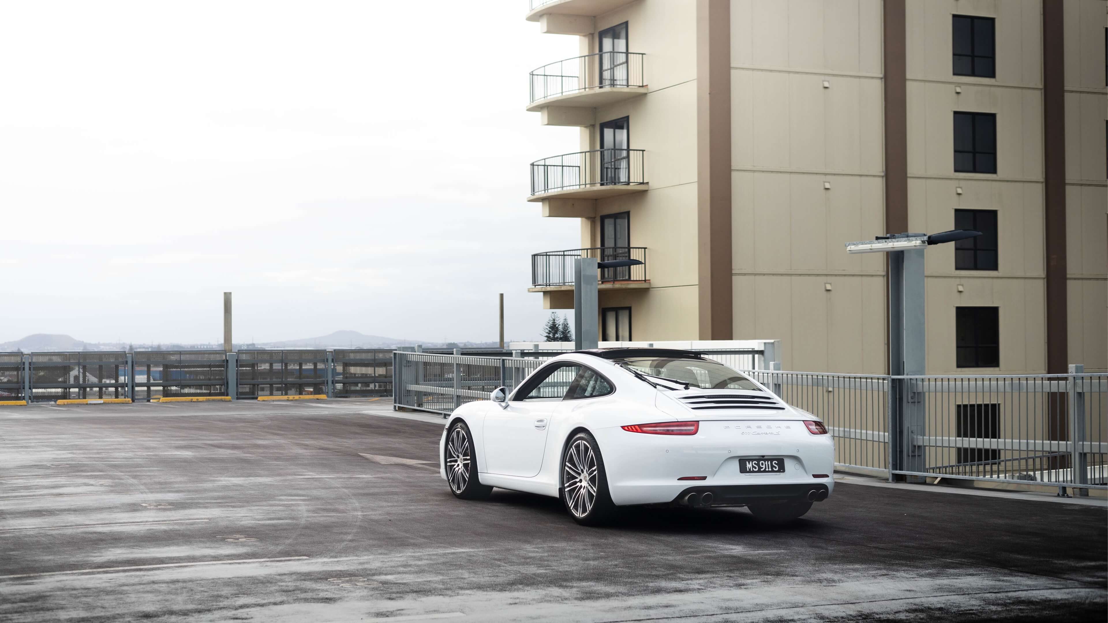 Porsche 911 Carrera S - Image 4