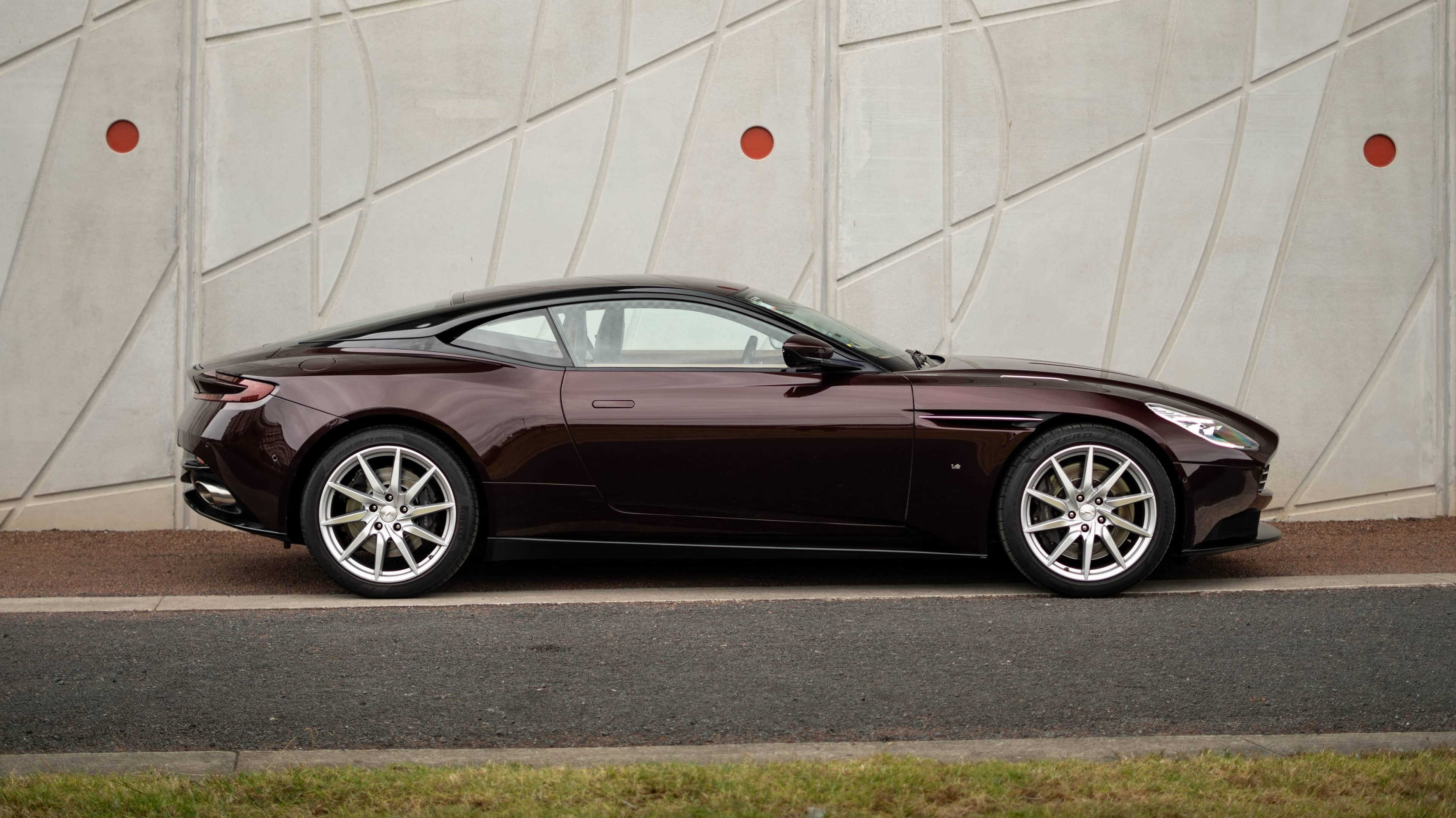 Aston Martin DB11 - Image 9