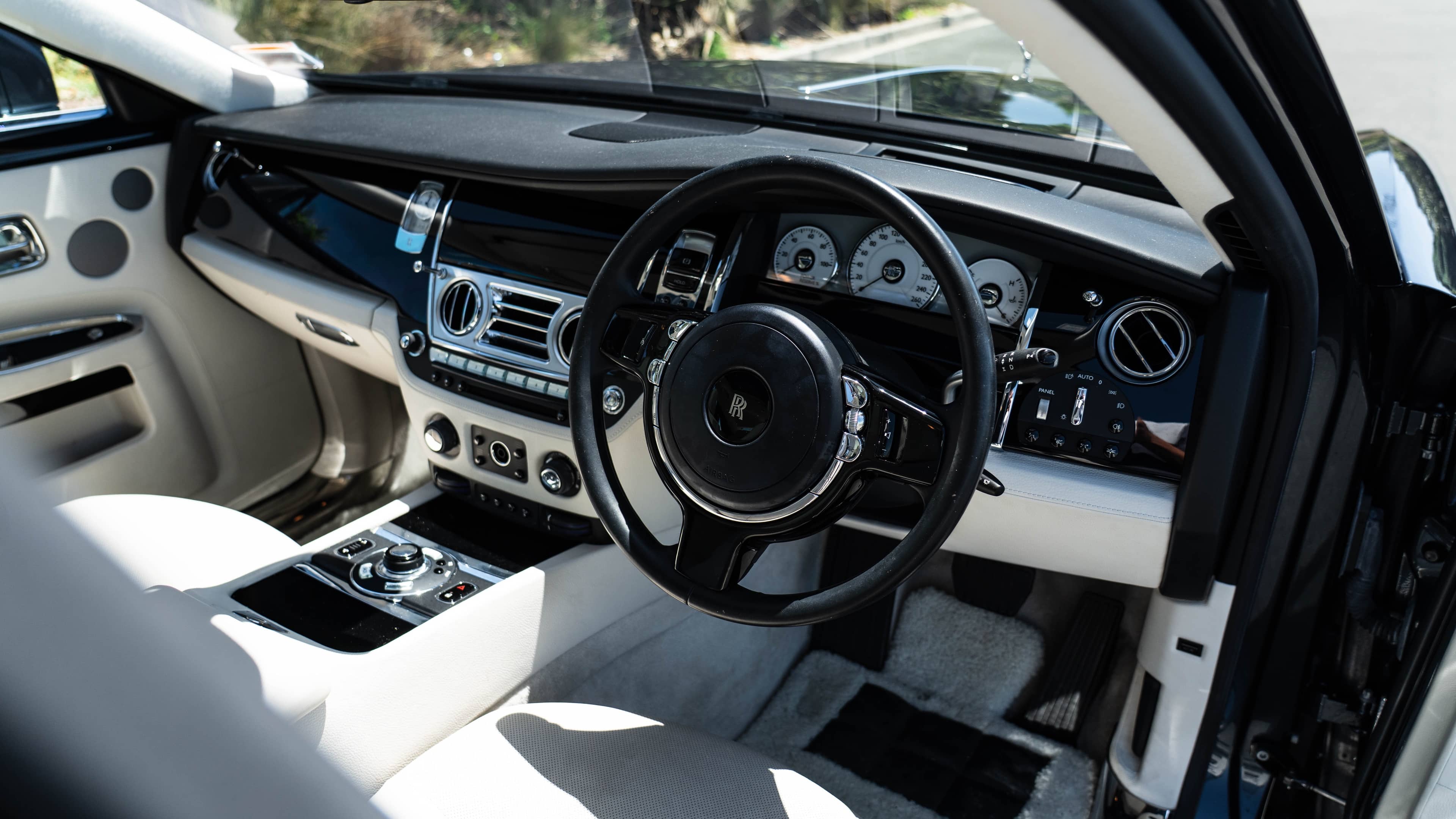 Rolls Royce Ghost - Image 15