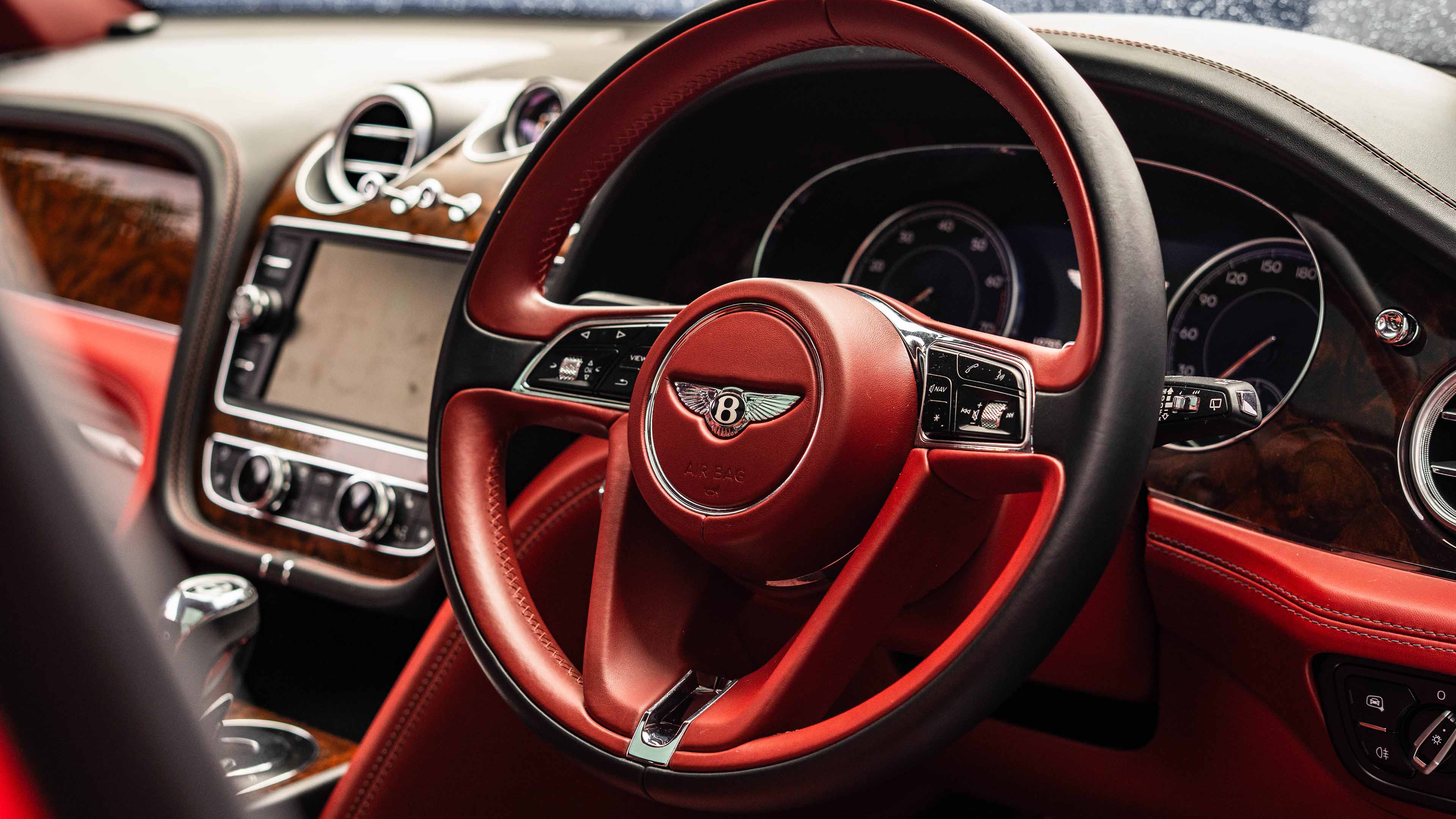 Bentley Bentayga Mulliner - Image 9