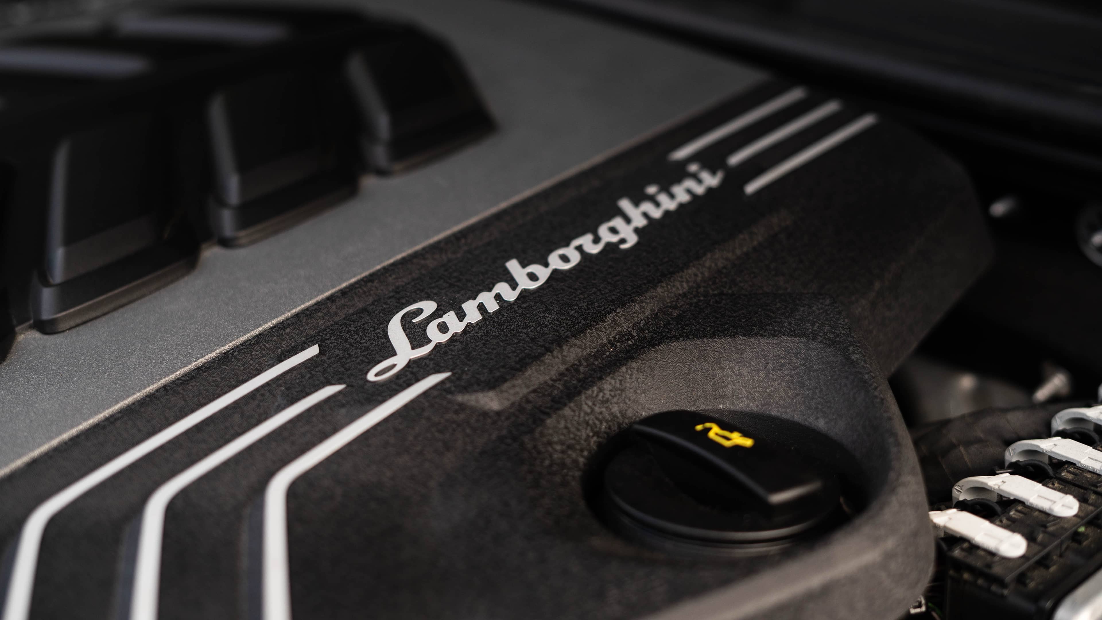 Lamborghini Urus - Image 20