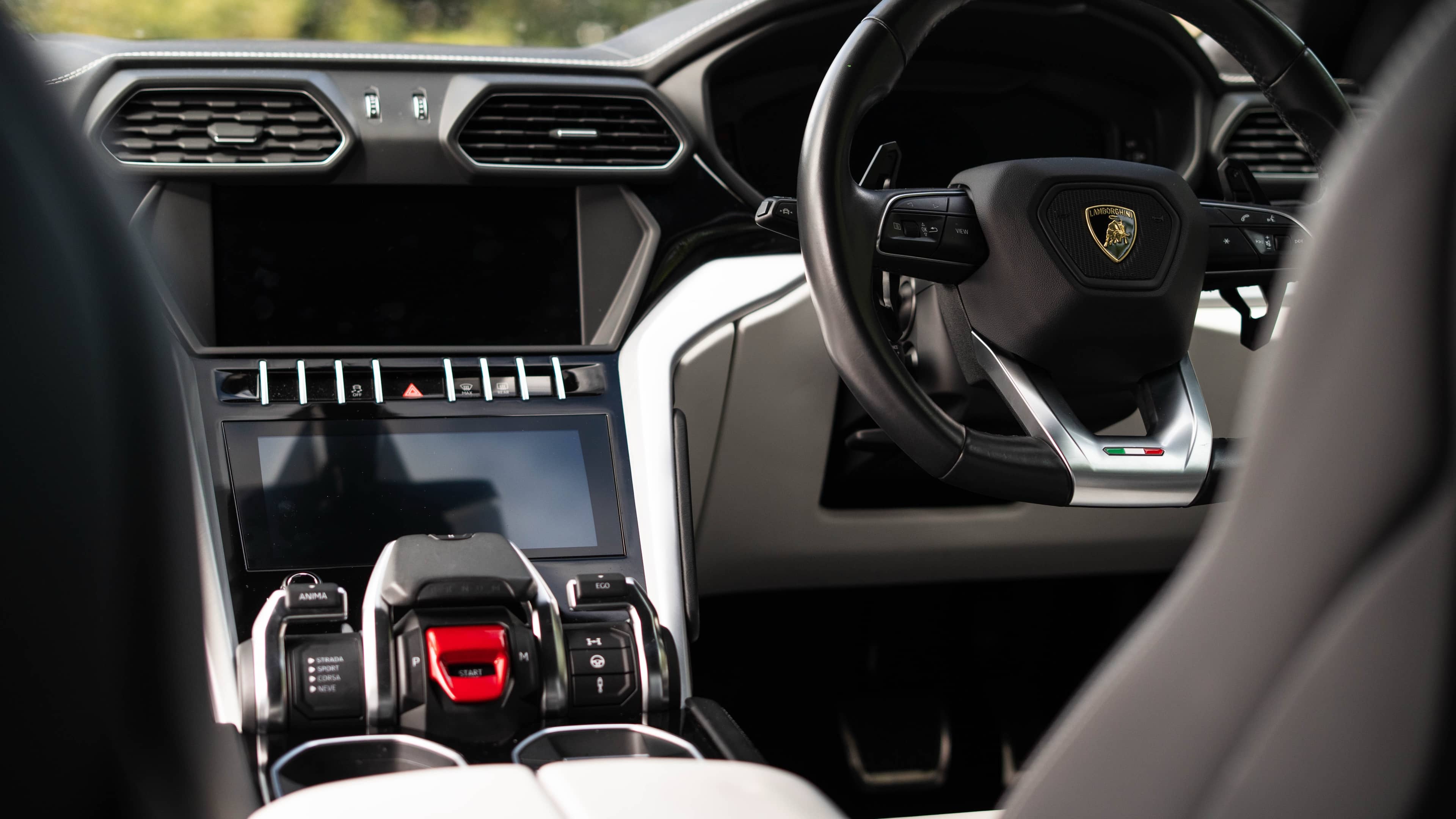 Lamborghini Urus - Image 12