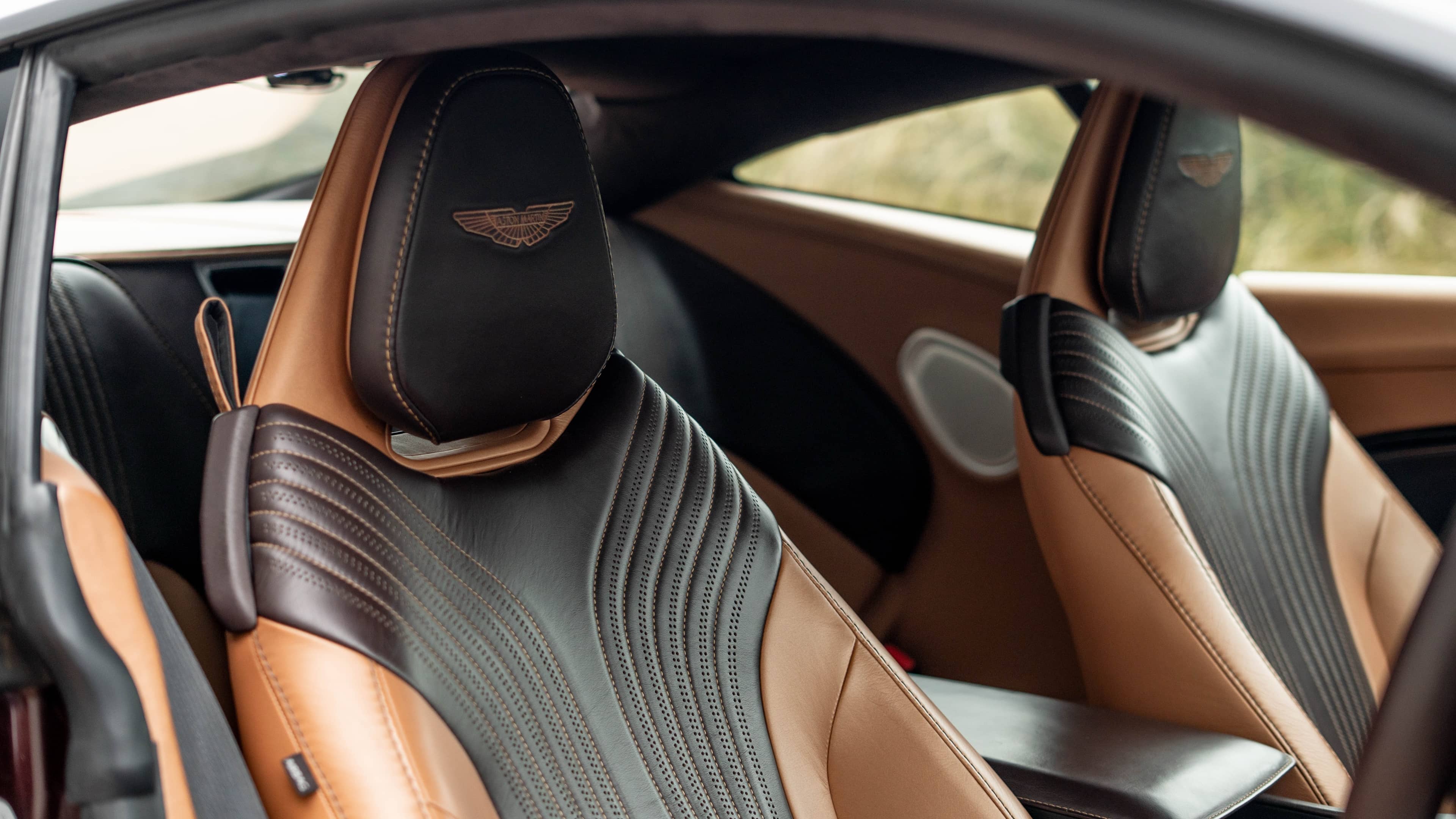 Aston Martin DB11 - Image 17