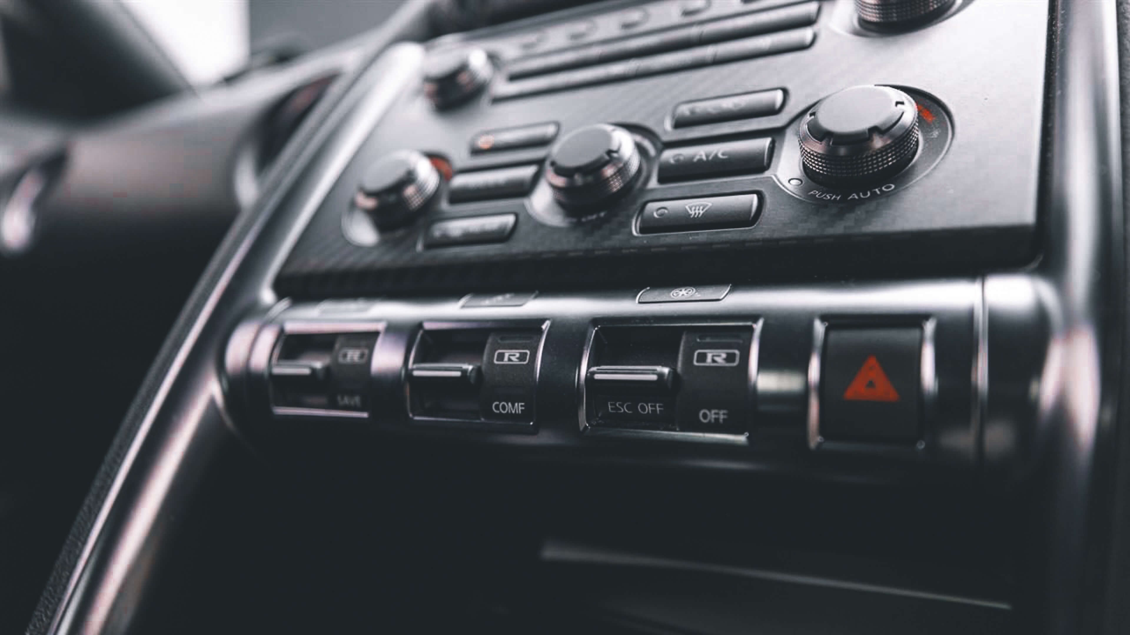 Nissan GTR R35 - Image 12