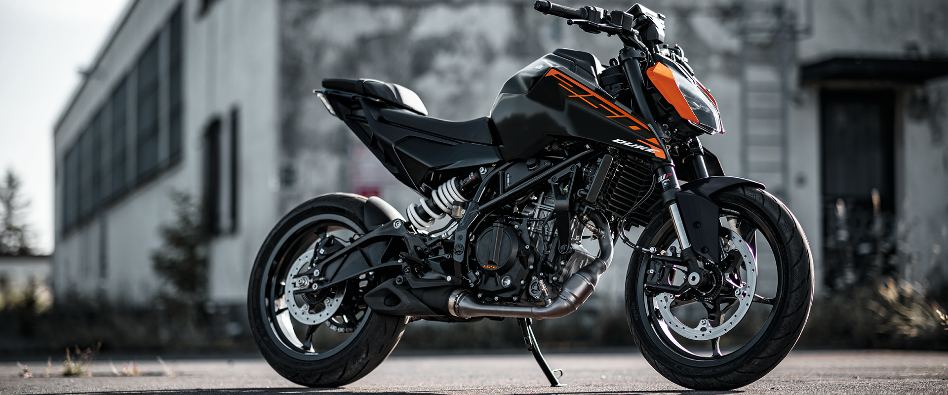KTM 250 Duke vs Honda CBR250RR: naked or fairing?