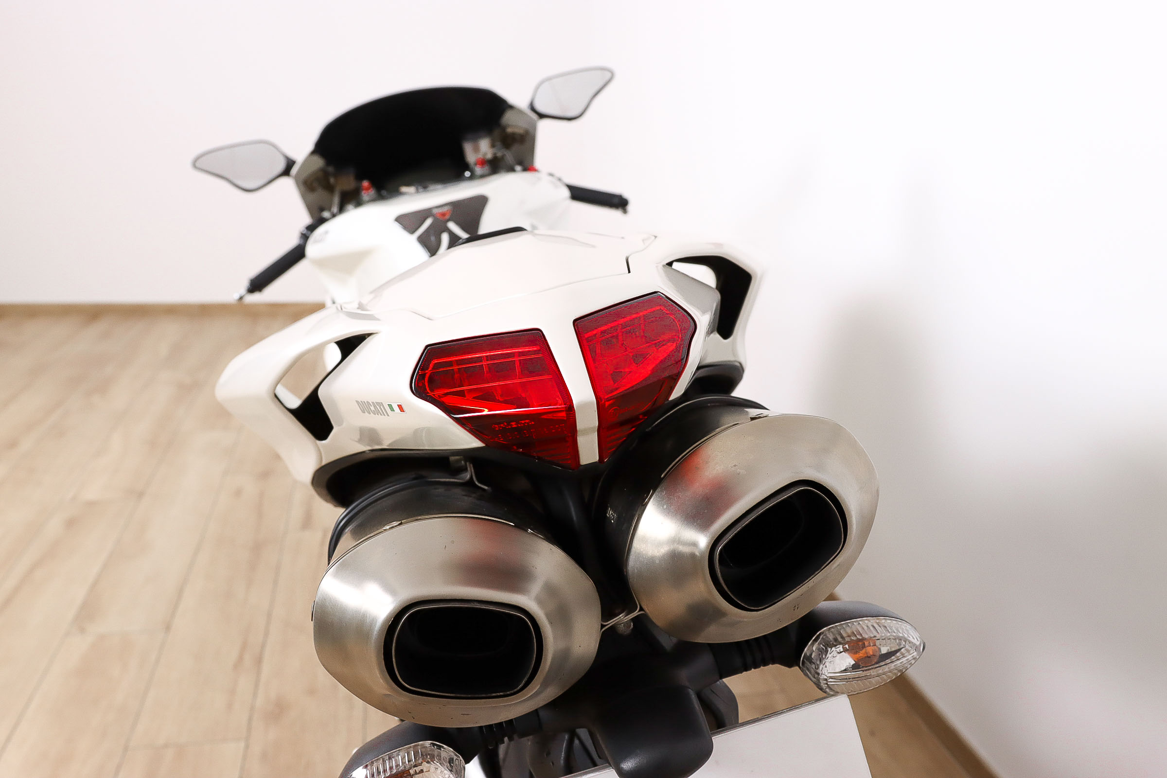 DUCATI 848 SuperbikeDUCATI9 DUCATI 848 SuperbikeDUCATI9