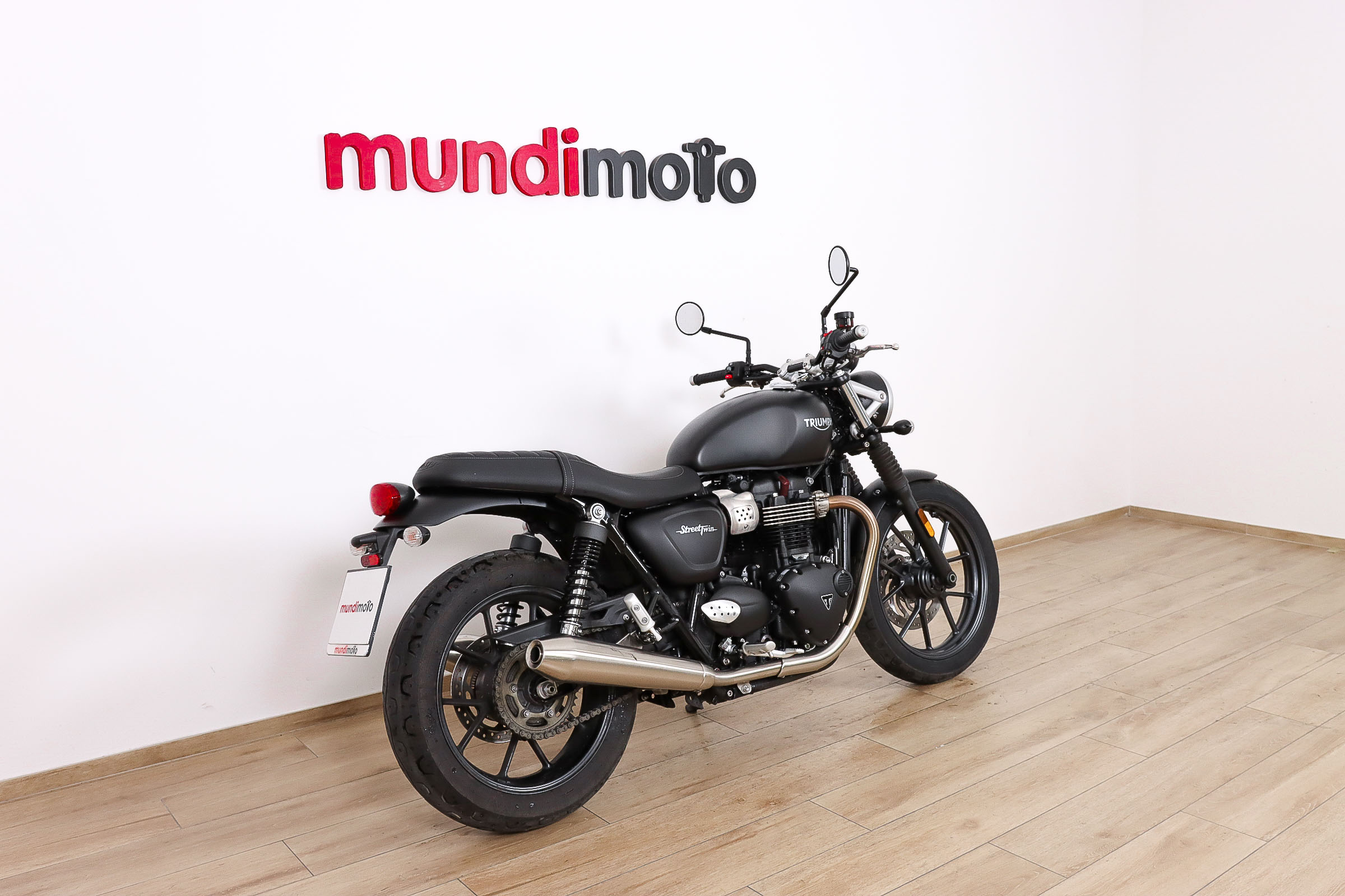 TRIUMPH Street TwinTRIUMPH2 TRIUMPH Street TwinTRIUMPH2