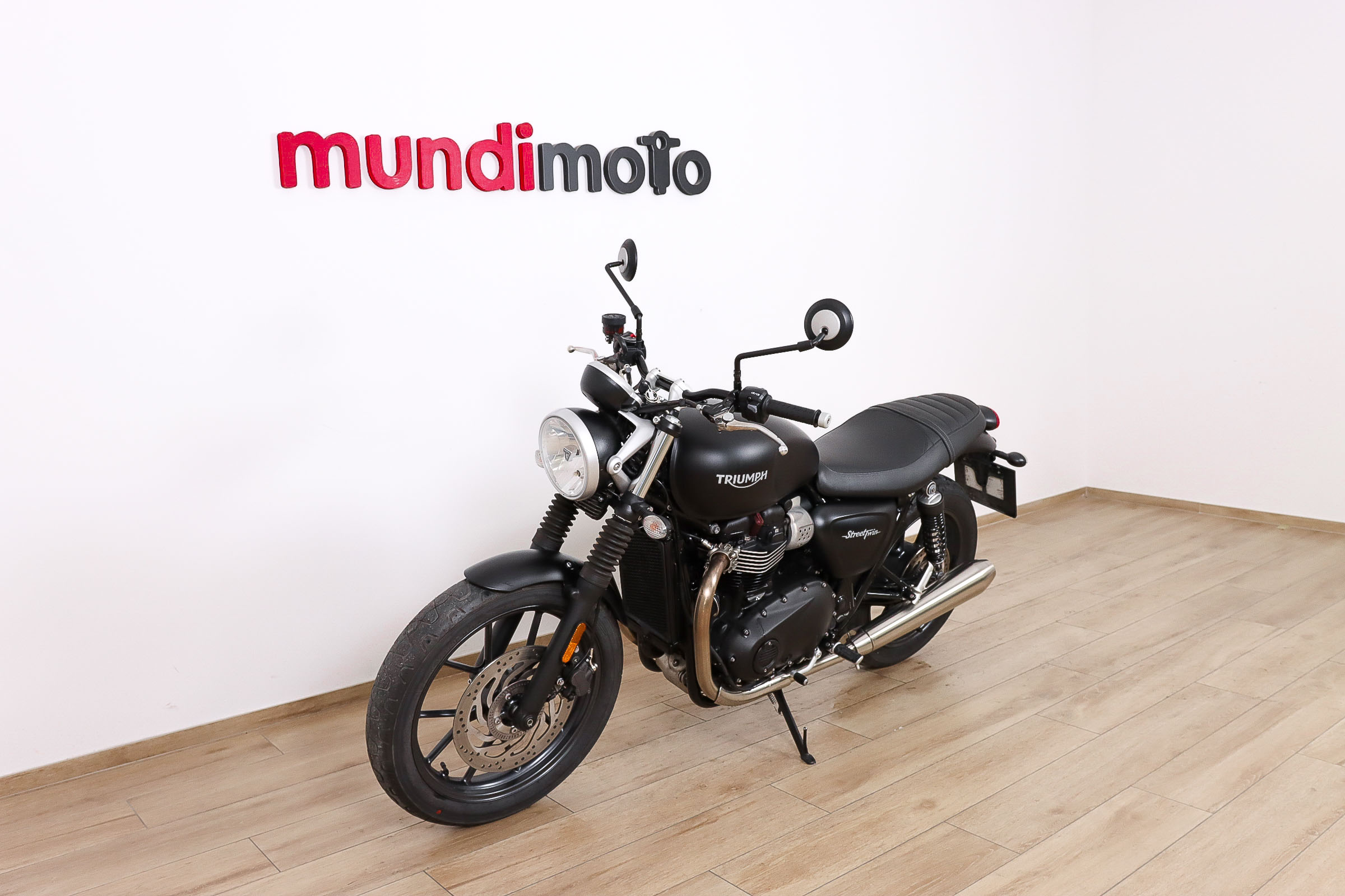 TRIUMPH Street TwinTRIUMPH9 TRIUMPH Street TwinTRIUMPH9
