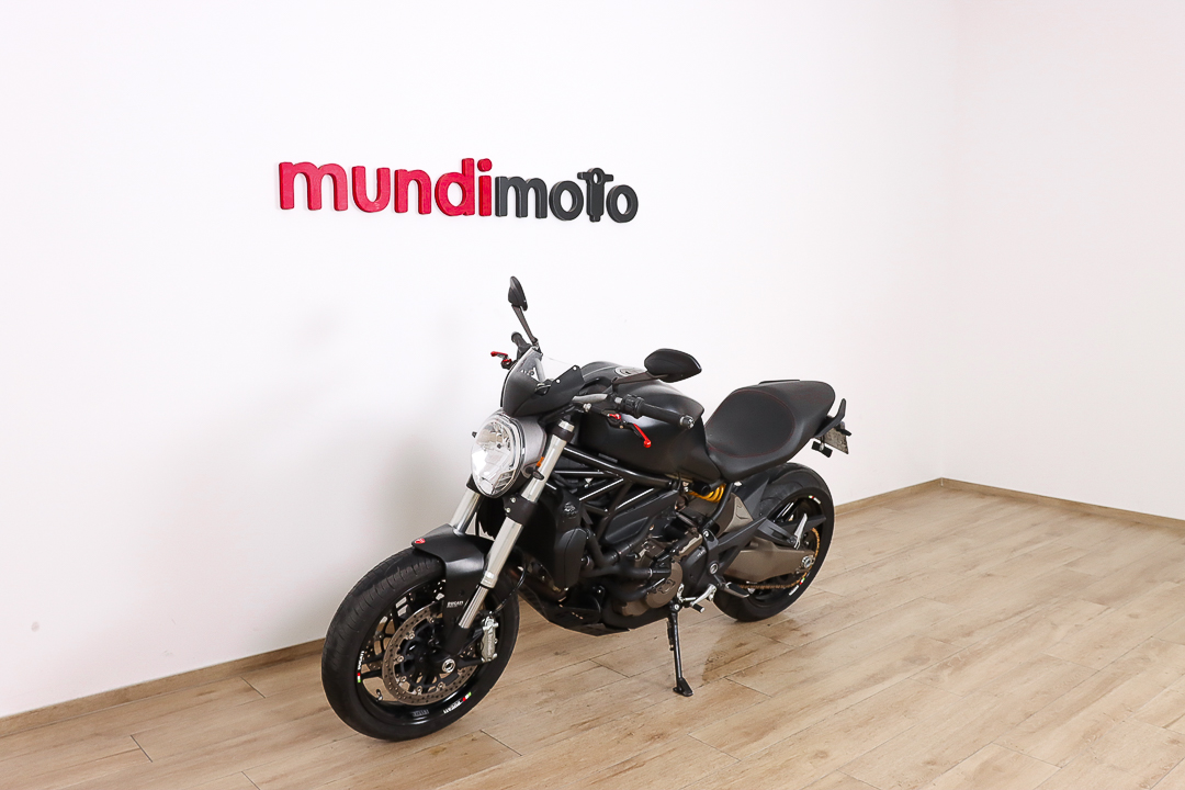 DUCATI Monster 821 DarkDUCATI9 DUCATI Monster 821 DarkDUCATI9