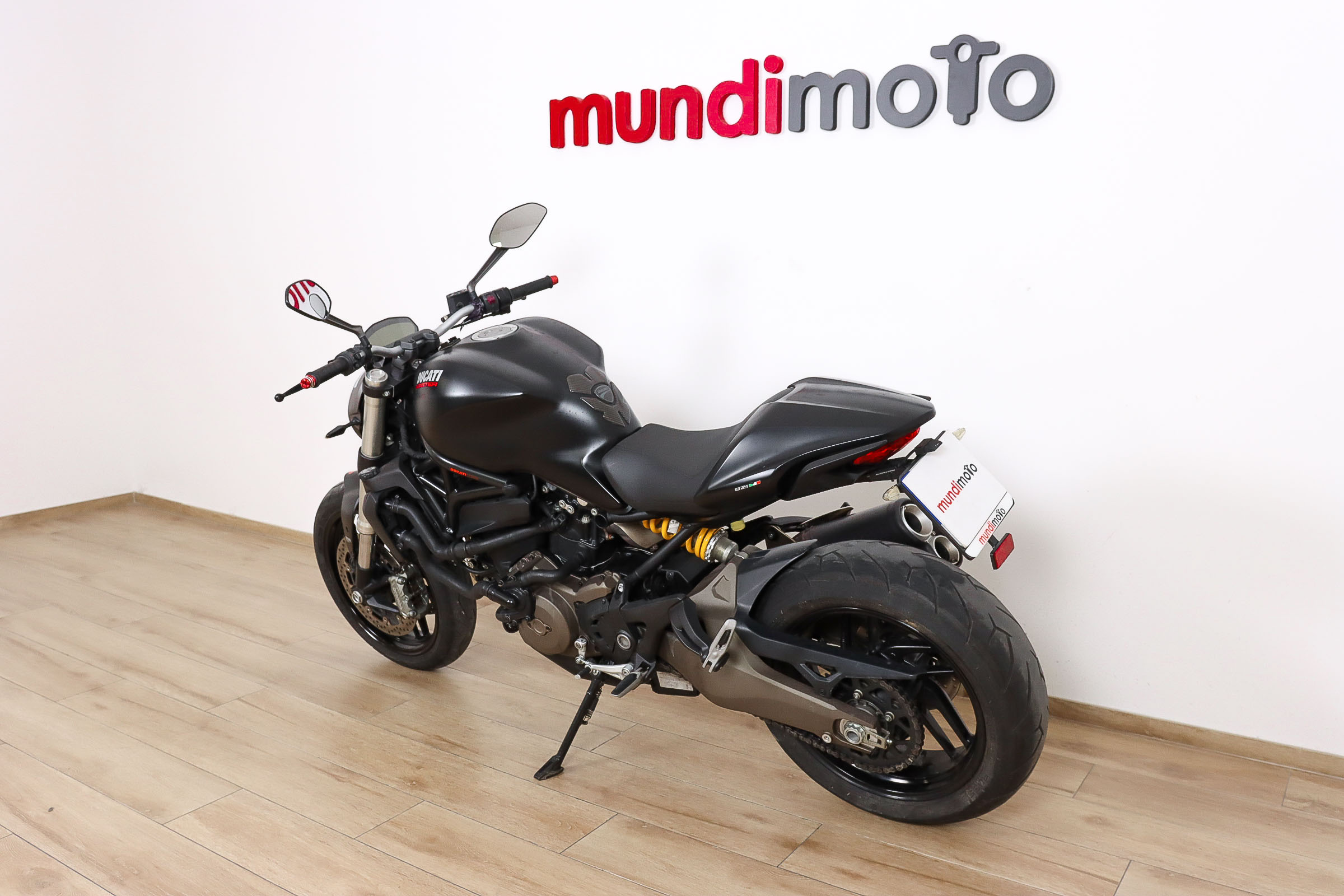DUCATI Monster 821DUCATI9 DUCATI Monster 821DUCATI9