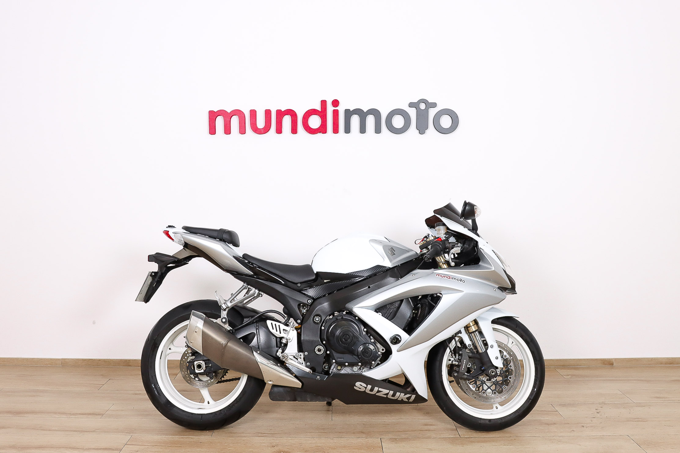 SUZUKI GSX R600SUZUKI0 SUZUKI GSX R600SUZUKI0