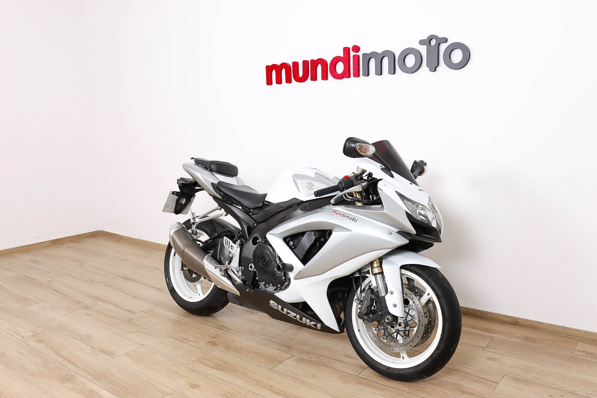 SUZUKI GSX R600SUZUKI1 SUZUKI GSX R600SUZUKI1