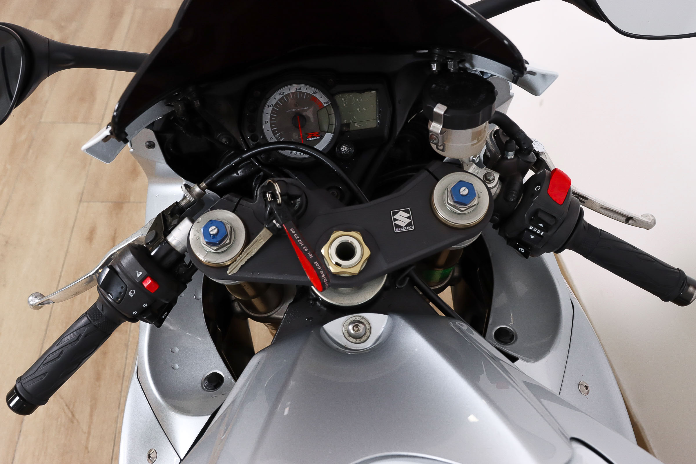 SUZUKI GSX R600SUZUKI10 SUZUKI GSX R600SUZUKI10