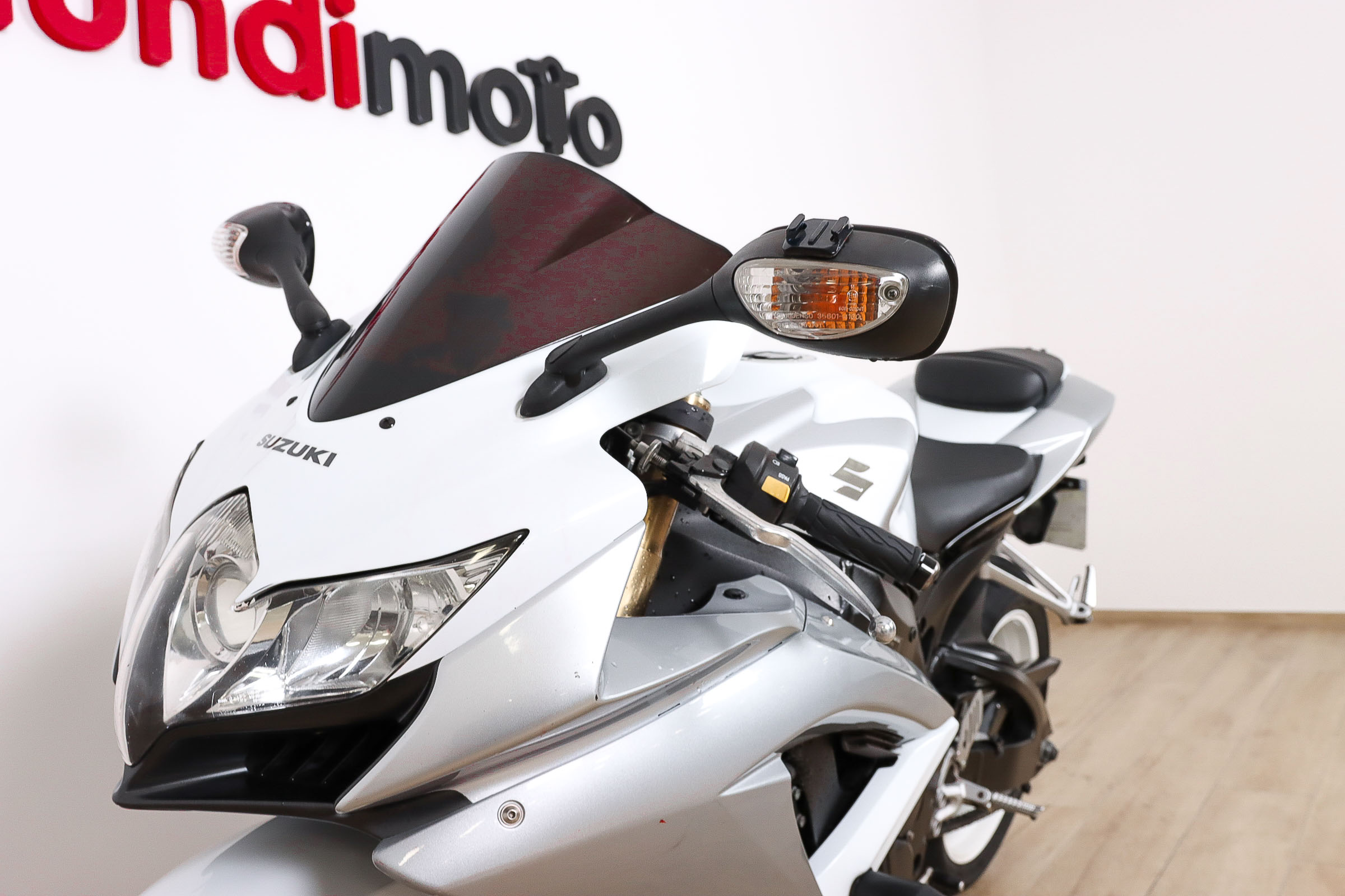 SUZUKI GSX R600SUZUKI11 SUZUKI GSX R600SUZUKI11