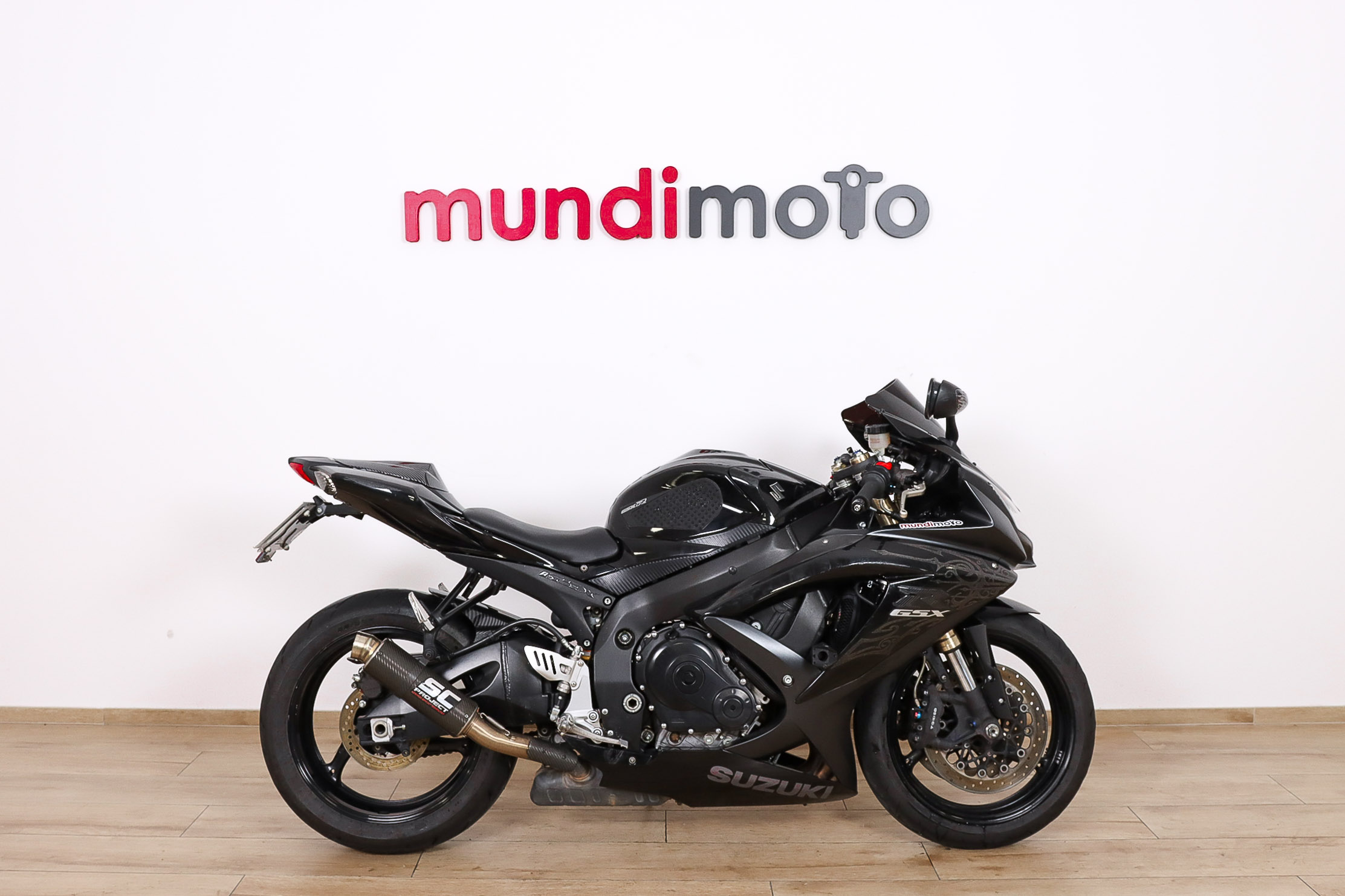 SUZUKI GSX R600SUZUKI0 SUZUKI GSX R600SUZUKI0