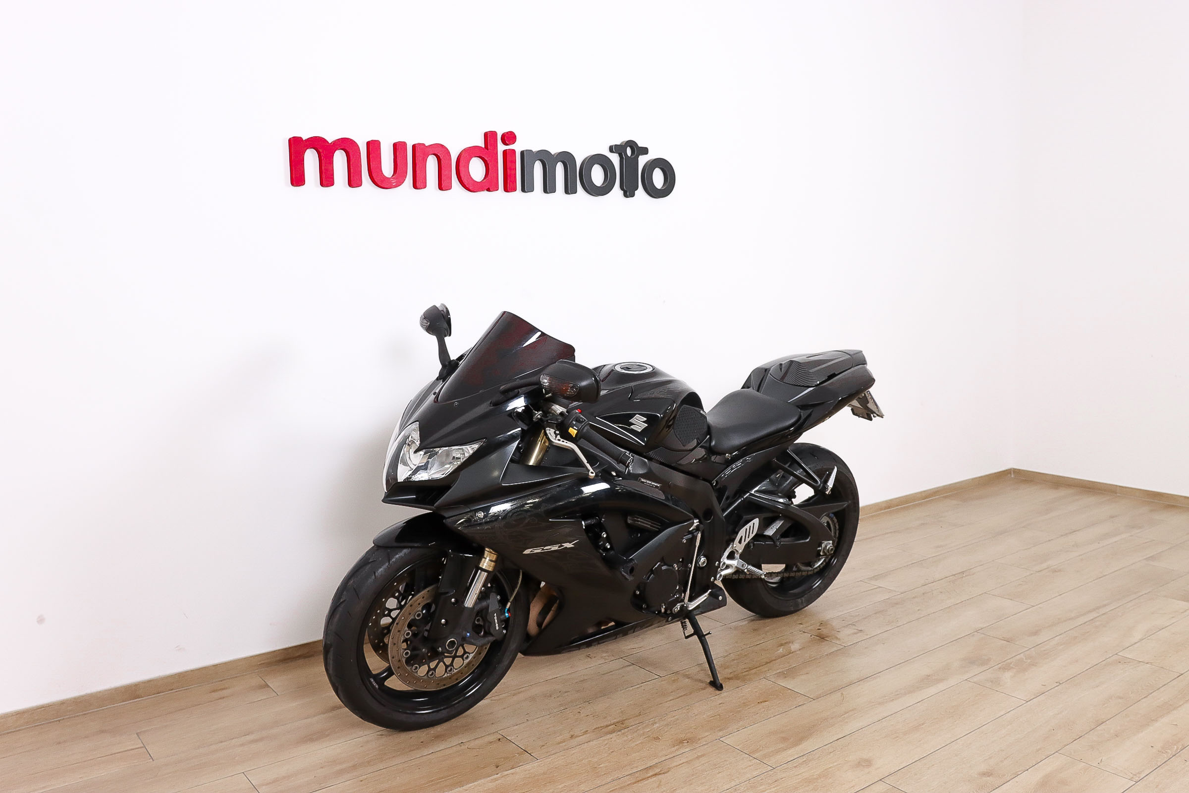 SUZUKI GSX R600SUZUKI8 SUZUKI GSX R600SUZUKI8