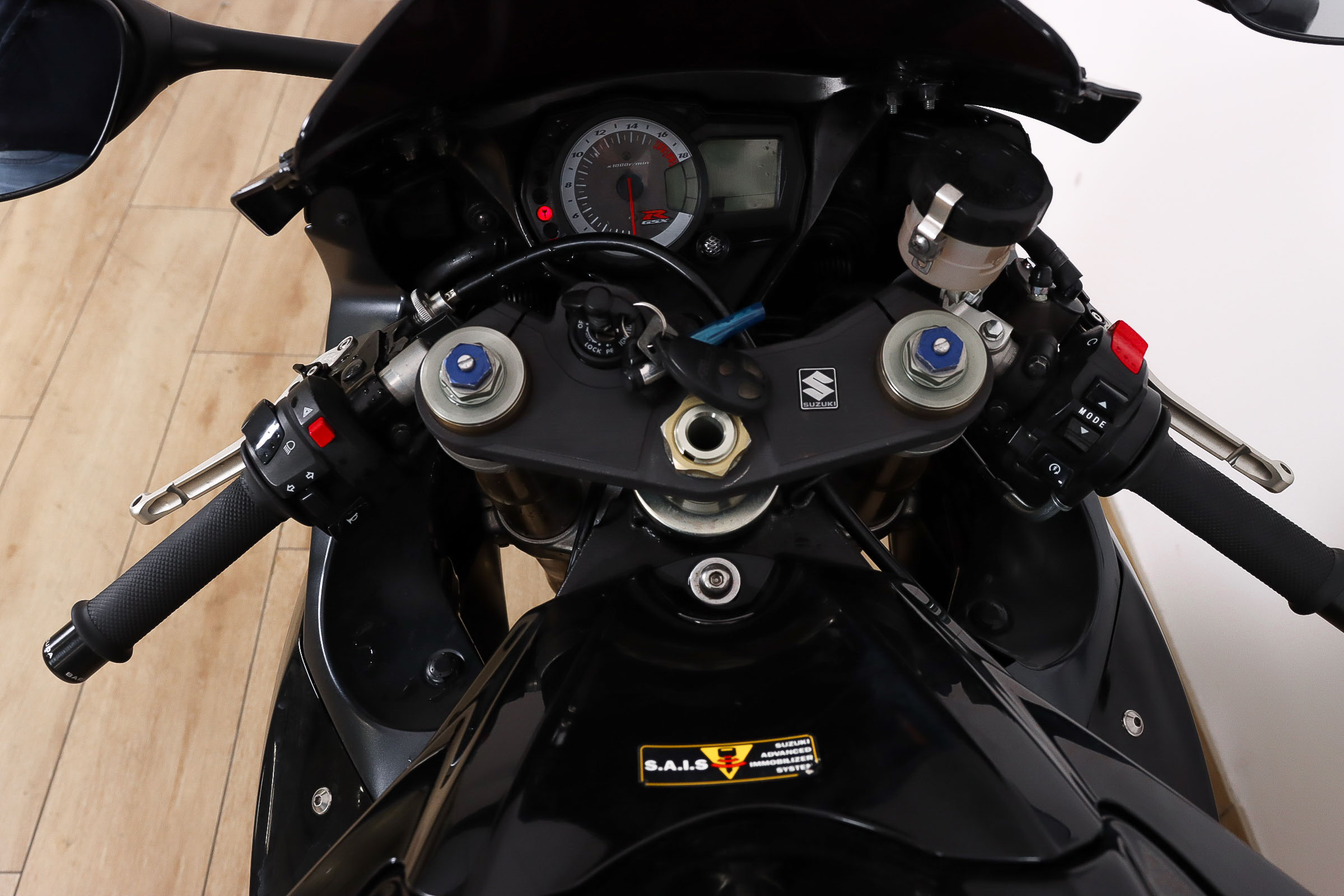 SUZUKI GSX R600SUZUKI10 SUZUKI GSX R600SUZUKI10