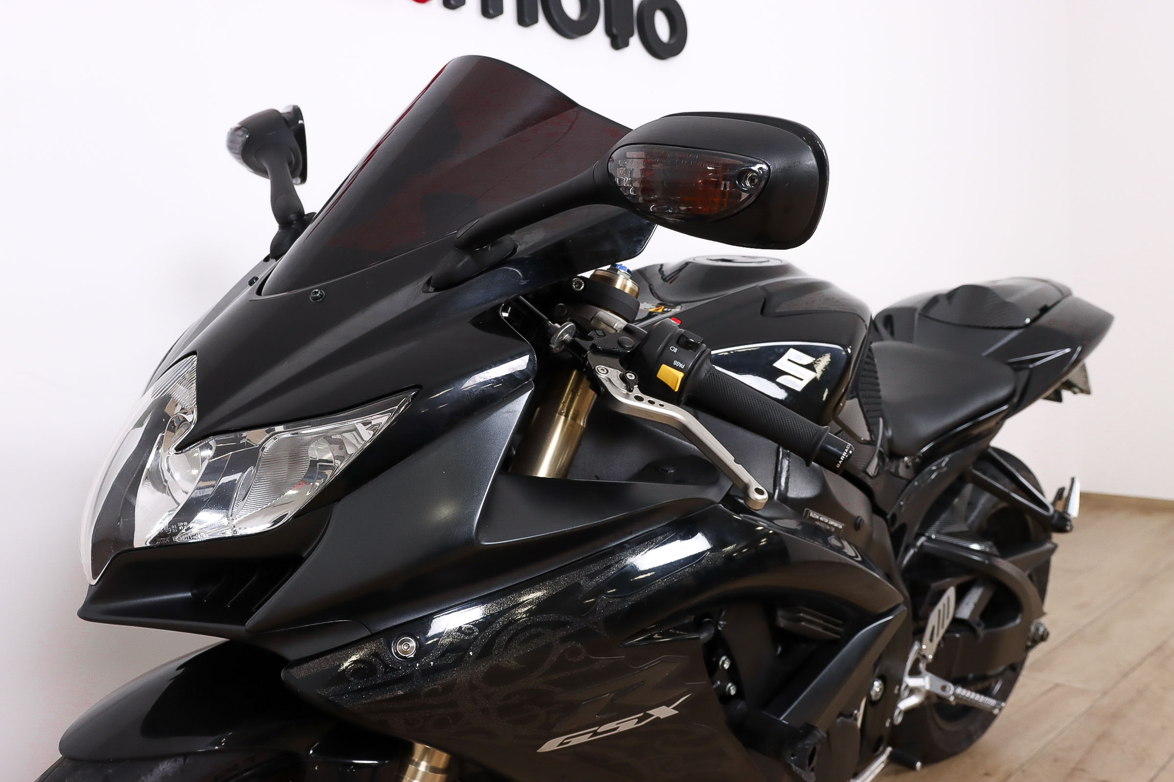SUZUKI GSX R600SUZUKI11 SUZUKI GSX R600SUZUKI11
