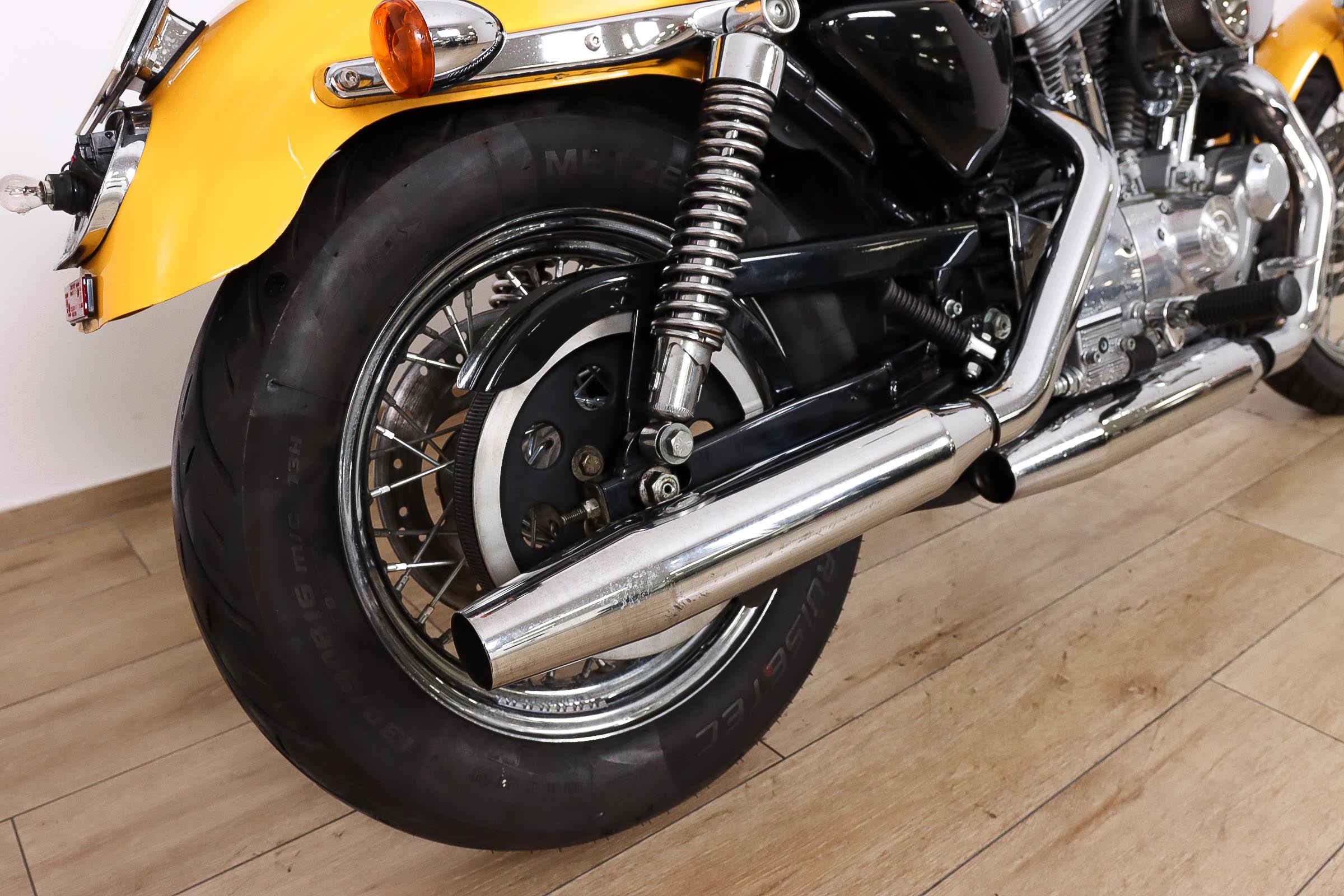 HARLEY DAVIDSON Sportster 883HARLEY DAVIDSON9 HARLEY DAVIDSON Sportster 883HARLEY DAVIDSON9