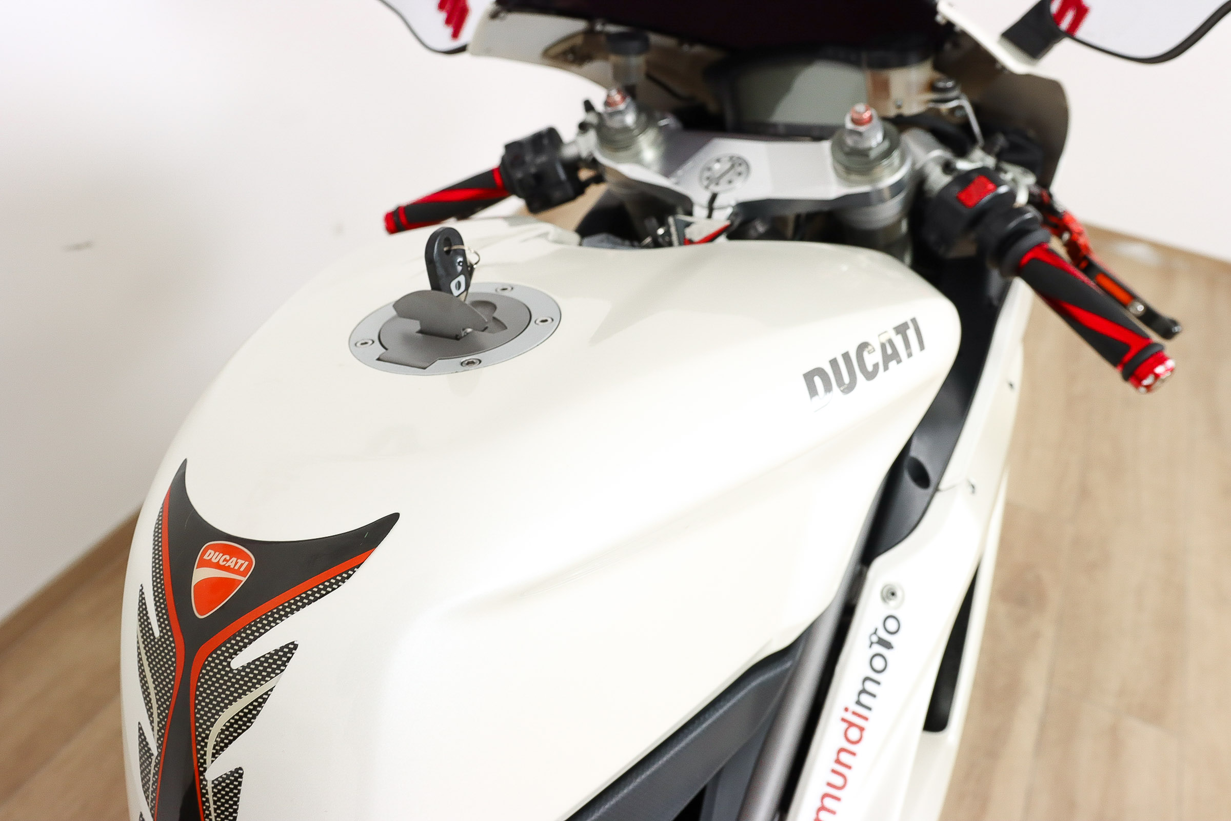 DUCATI 848 SuperbikeDUCATI4 DUCATI 848 SuperbikeDUCATI4