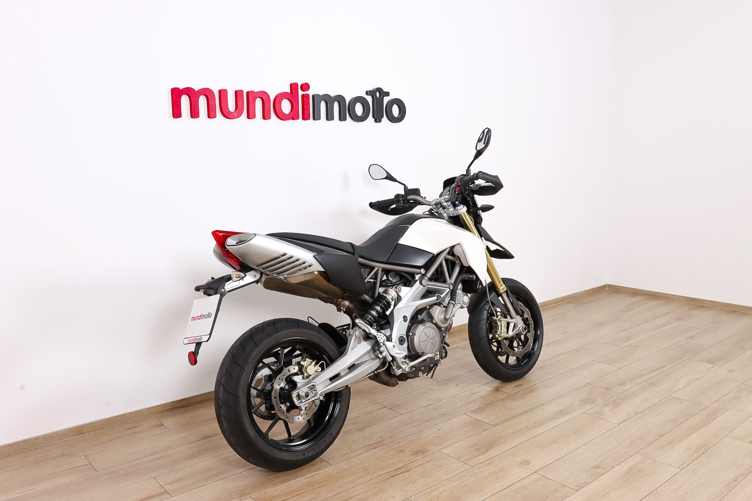 APRILIA Dorsoduro 750APRILIA2 APRILIA Dorsoduro 750APRILIA2