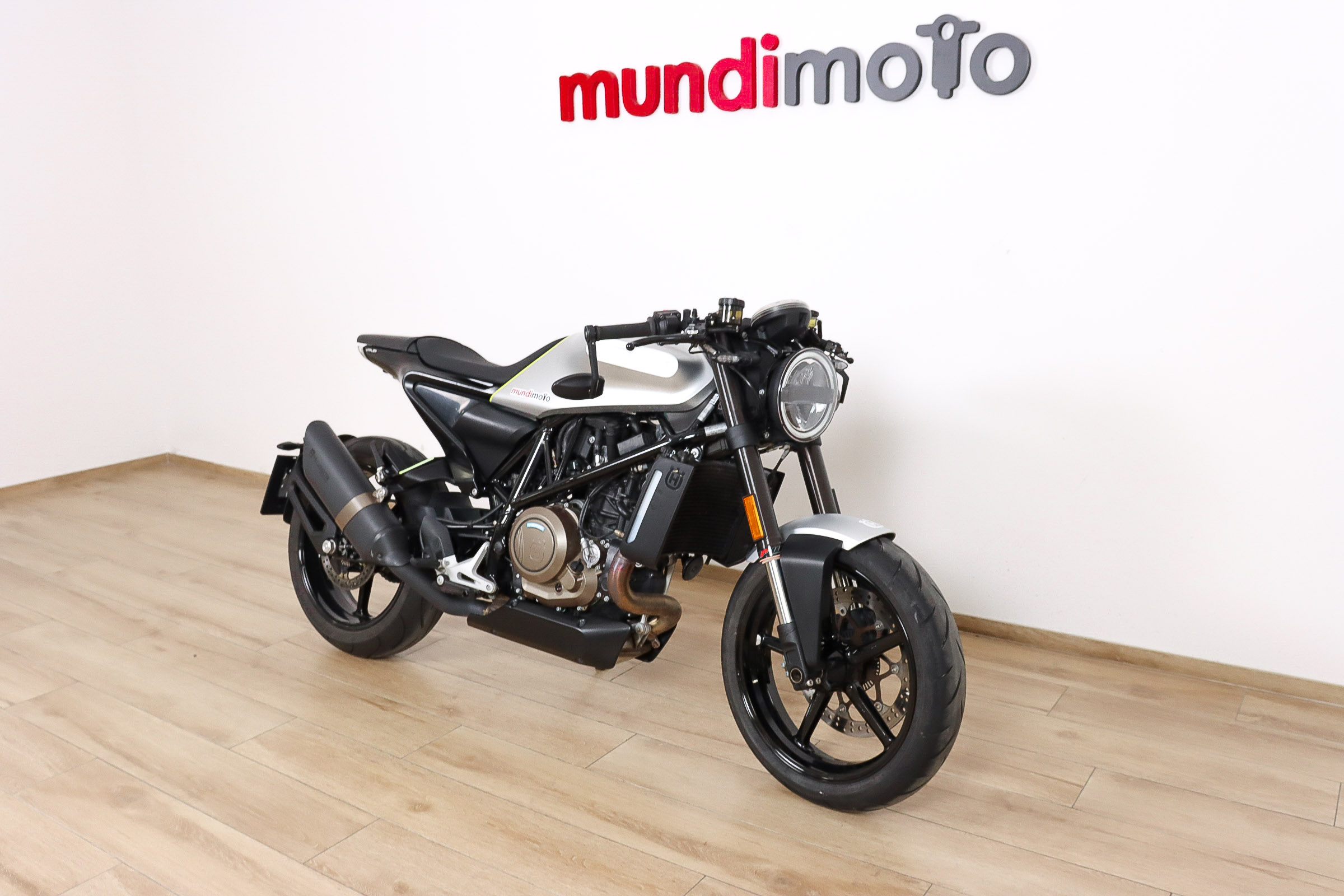 HUSQVARNA Vitpilen 701HUSQVARNA2 HUSQVARNA Vitpilen 701HUSQVARNA2