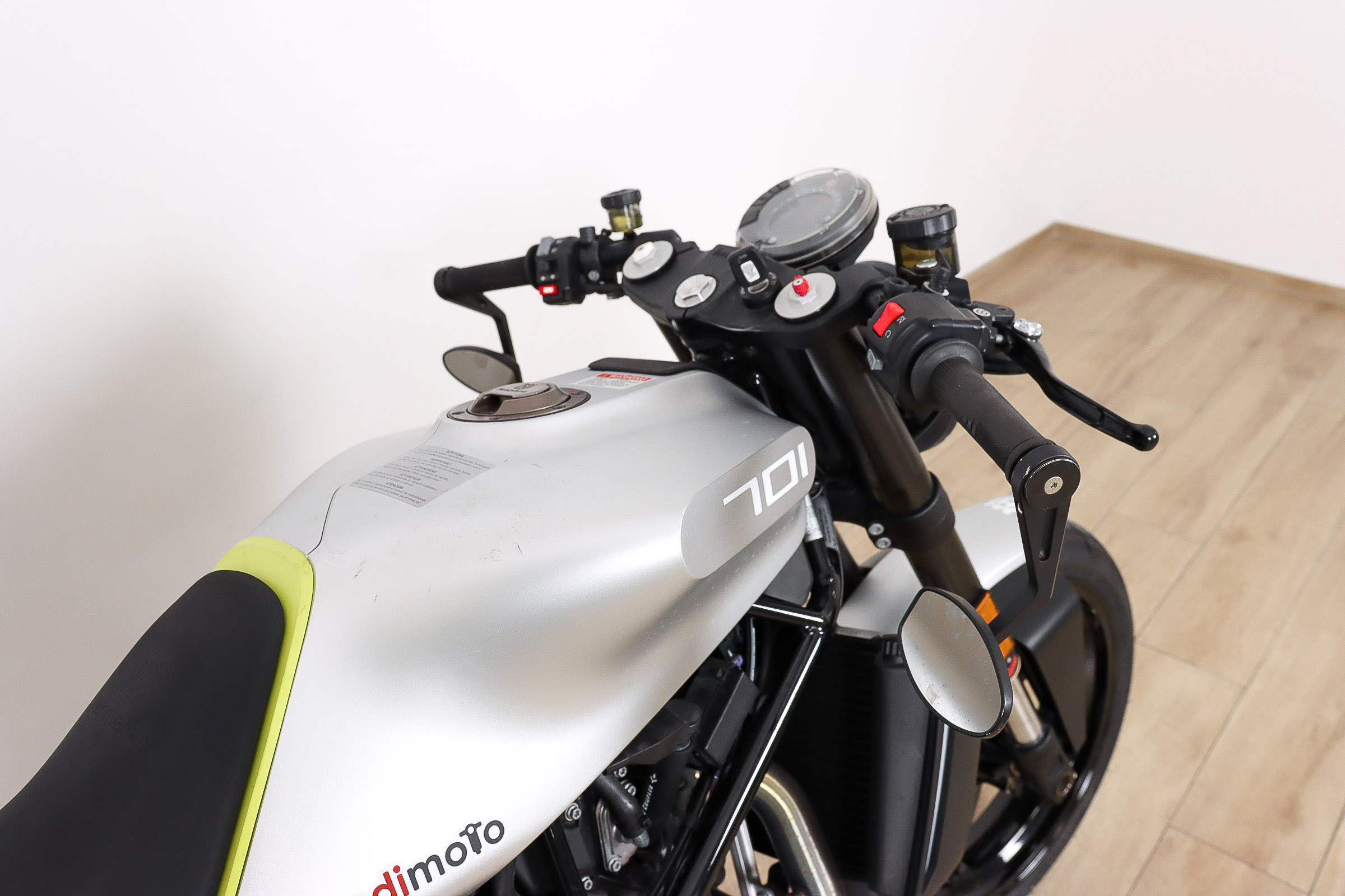 HUSQVARNA Vitpilen 701HUSQVARNA5 HUSQVARNA Vitpilen 701HUSQVARNA5