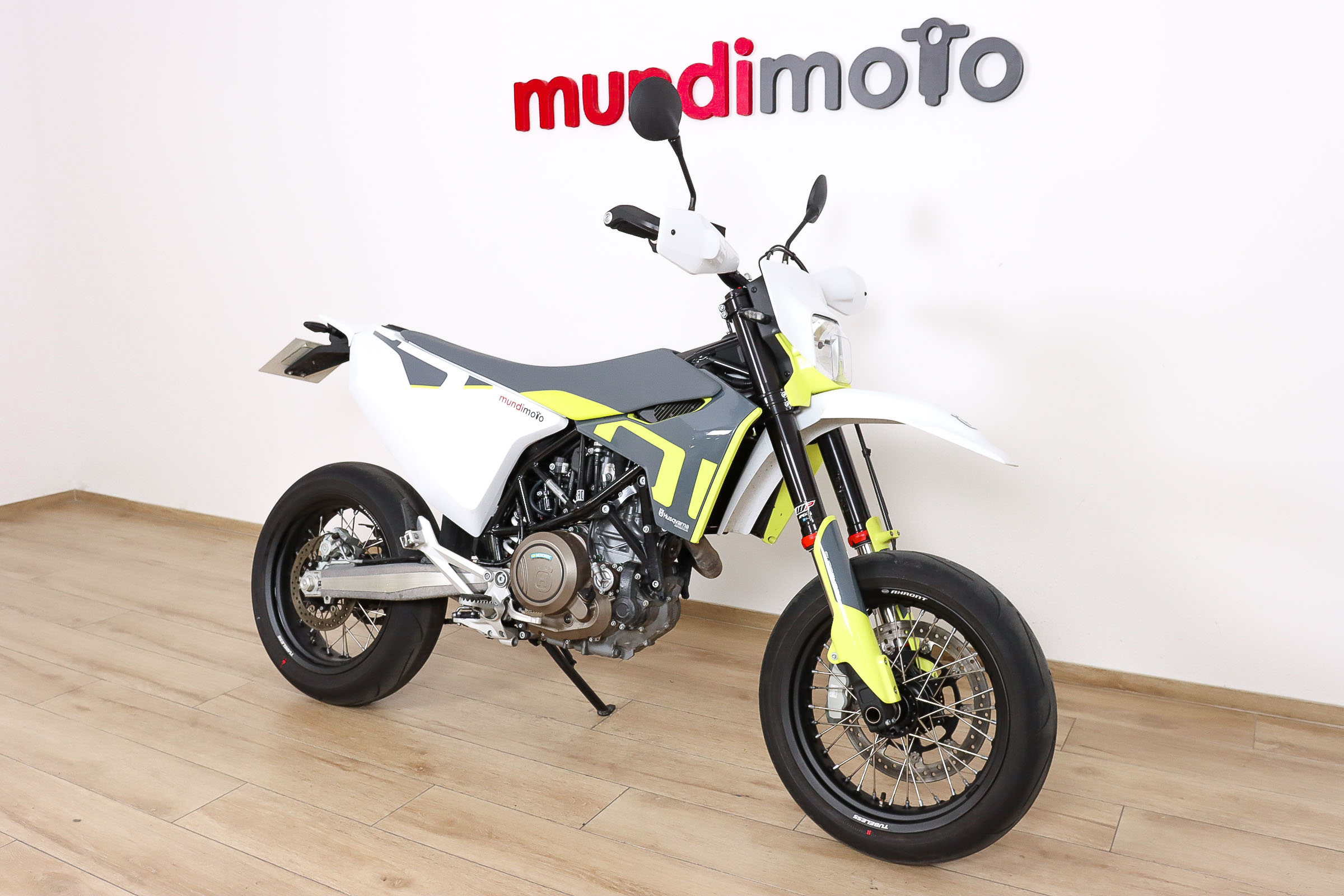 HUSQVARNA 701 SupermotoHUSQVARNA2 HUSQVARNA 701 SupermotoHUSQVARNA2