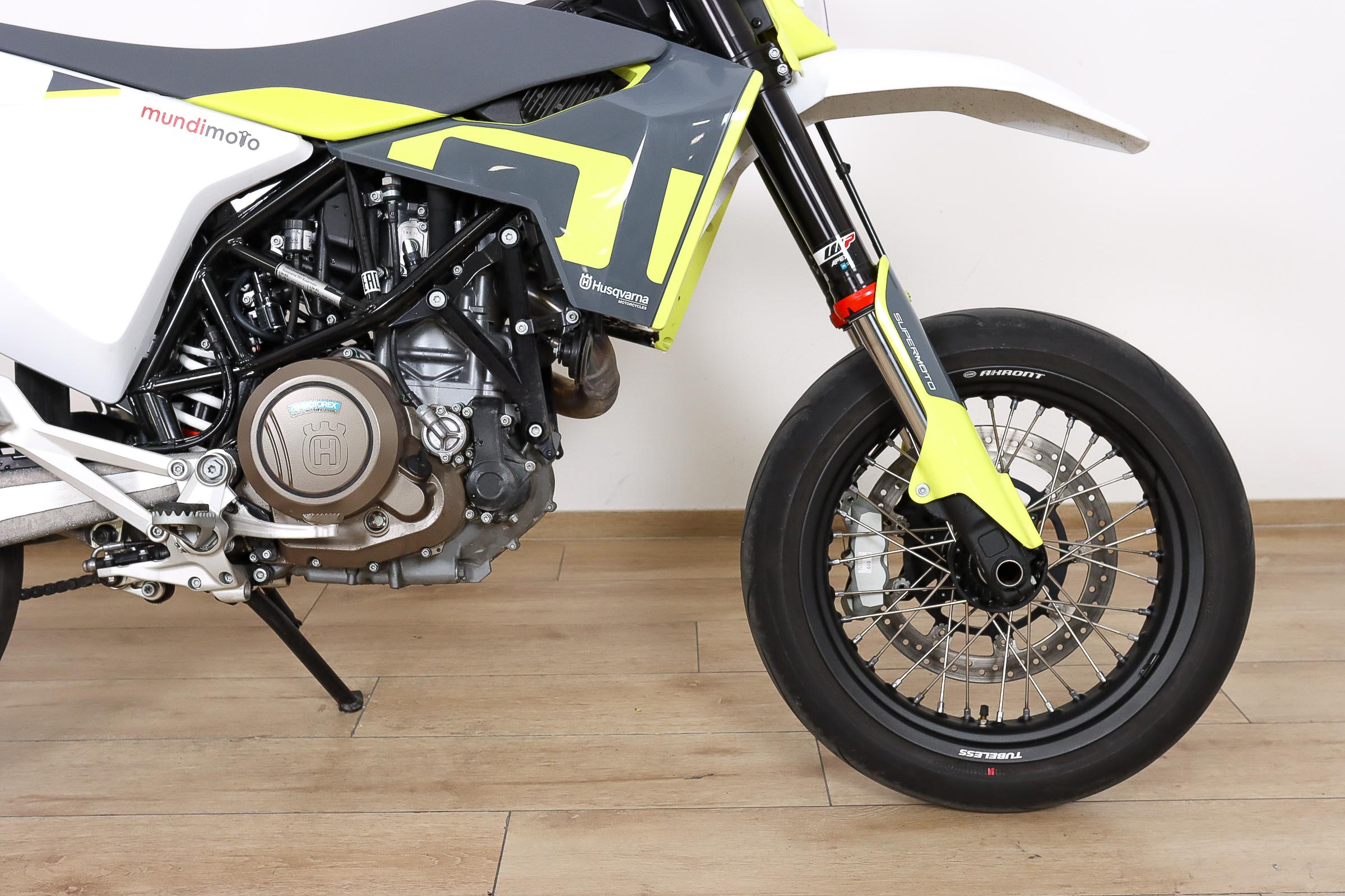 HUSQVARNA 701 SupermotoHUSQVARNA3 HUSQVARNA 701 SupermotoHUSQVARNA3