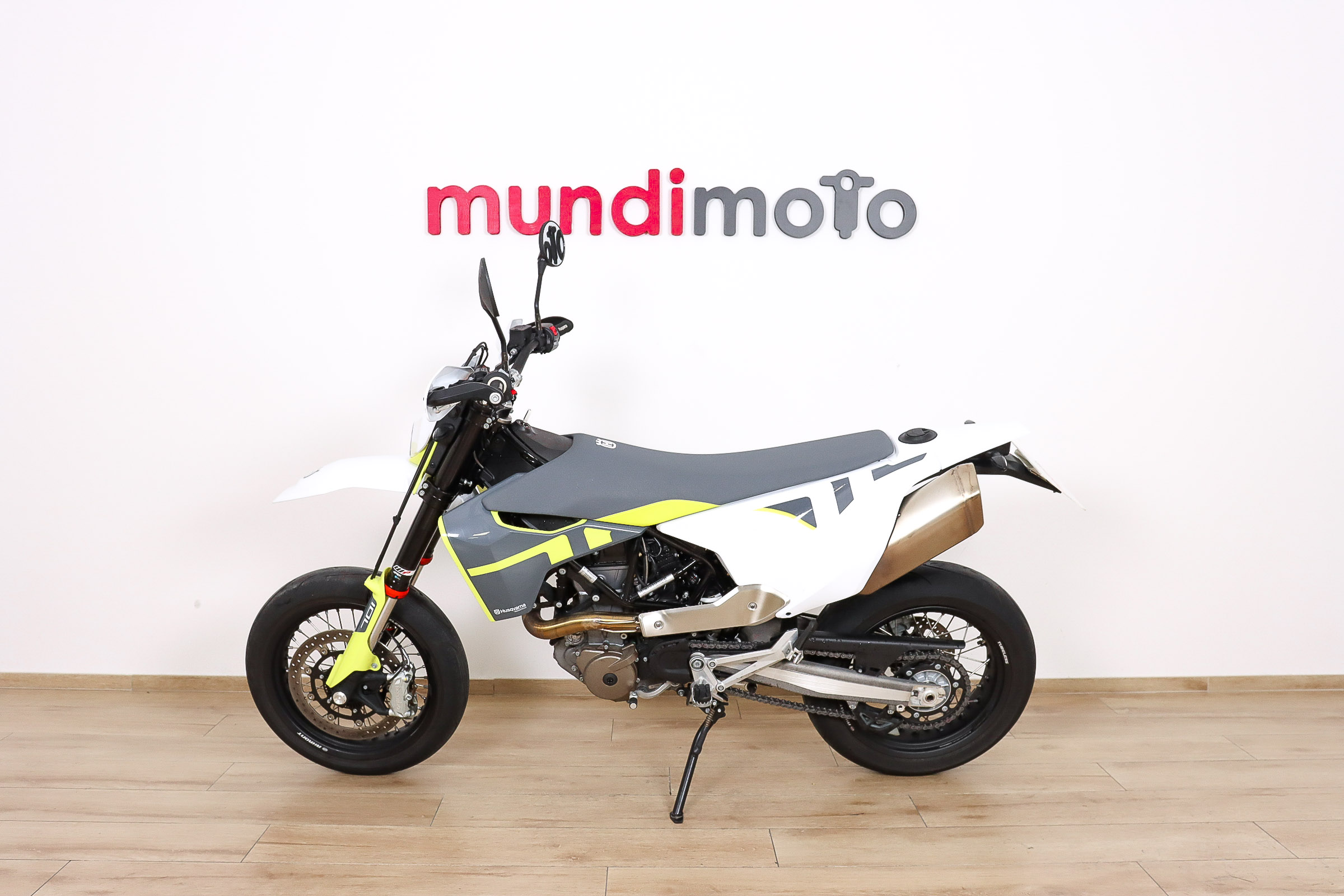 HUSQVARNA 701 SupermotoHUSQVARNA6 HUSQVARNA 701 SupermotoHUSQVARNA6