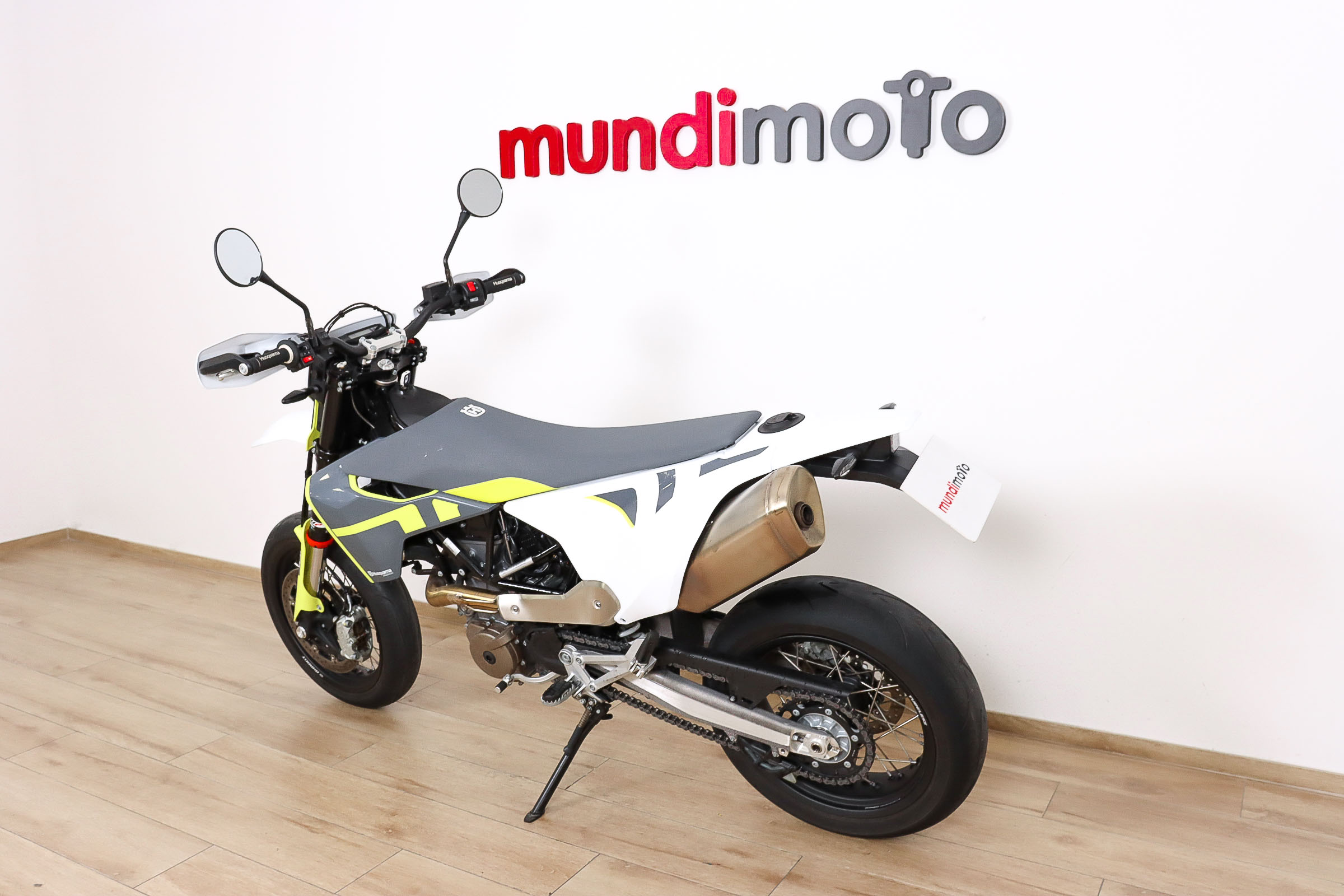 HUSQVARNA 701 SupermotoHUSQVARNA8 HUSQVARNA 701 SupermotoHUSQVARNA8