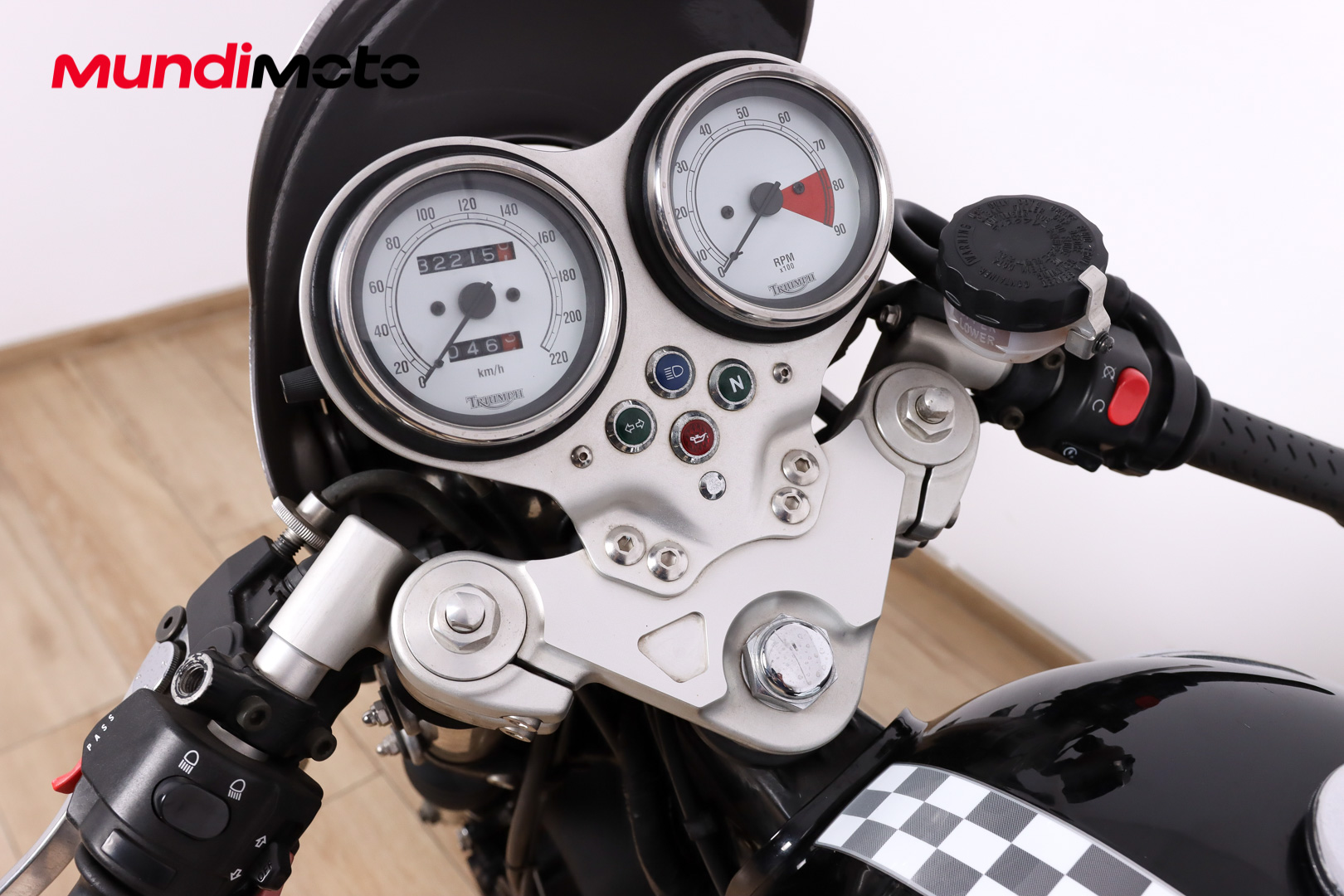 TRIUMPH Thruxton EFITRIUMPH11 TRIUMPH Thruxton EFITRIUMPH11
