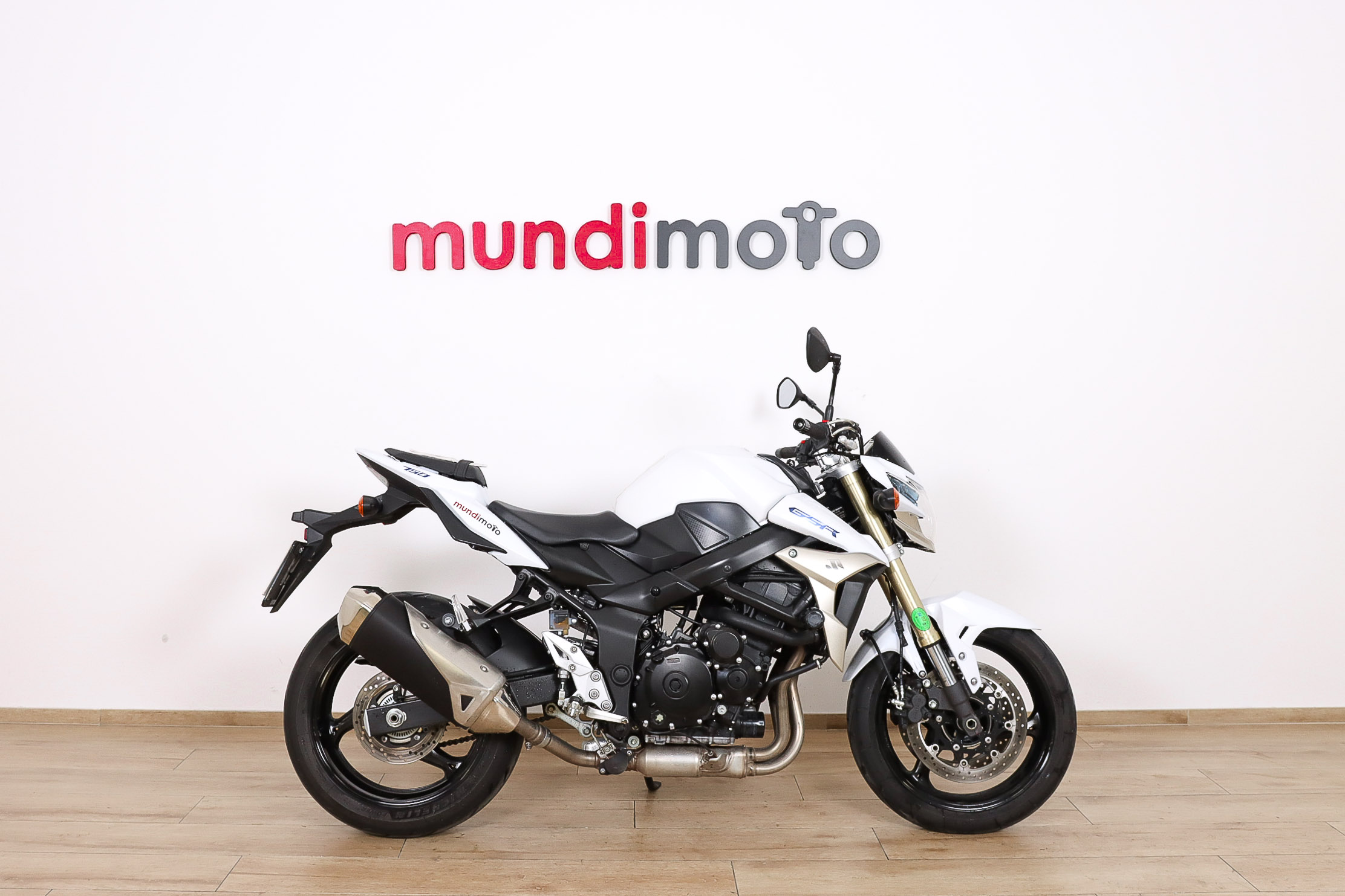 SUZUKI GSR 750SUZUKI0 SUZUKI GSR 750SUZUKI0