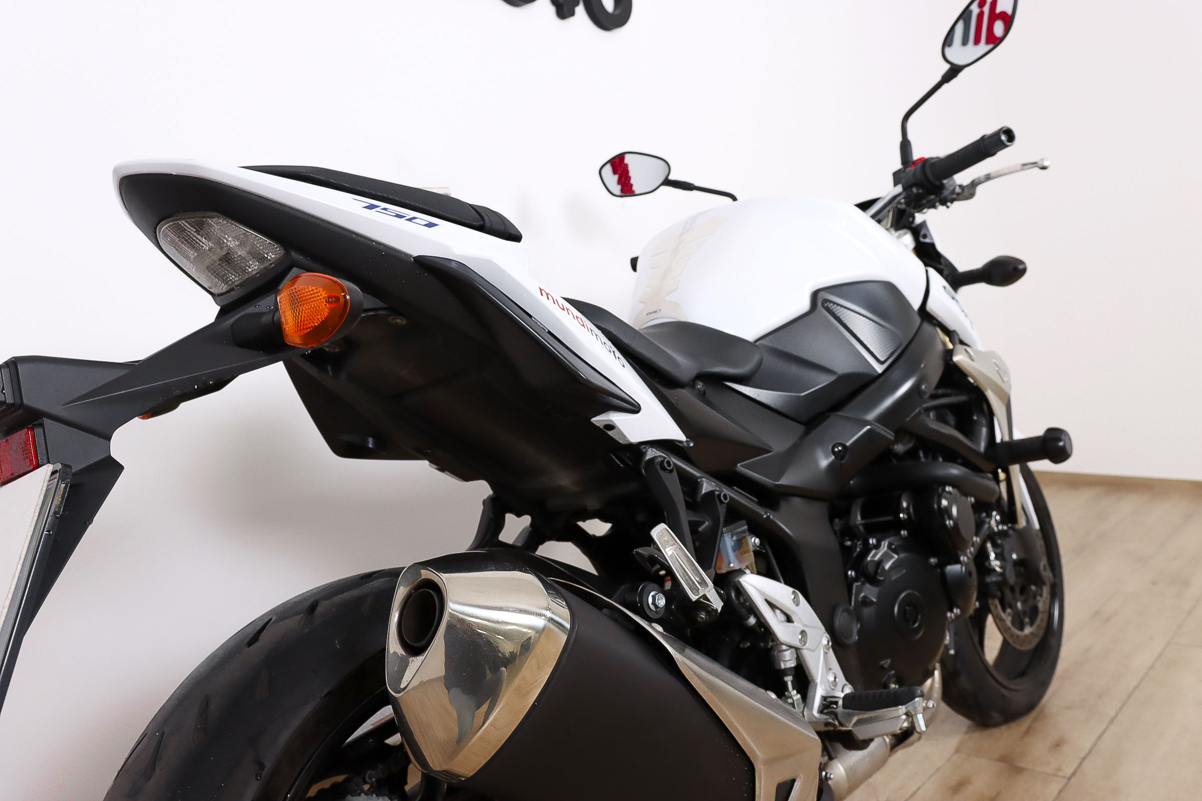 SUZUKI GSR 750SUZUKI4 SUZUKI GSR 750SUZUKI4