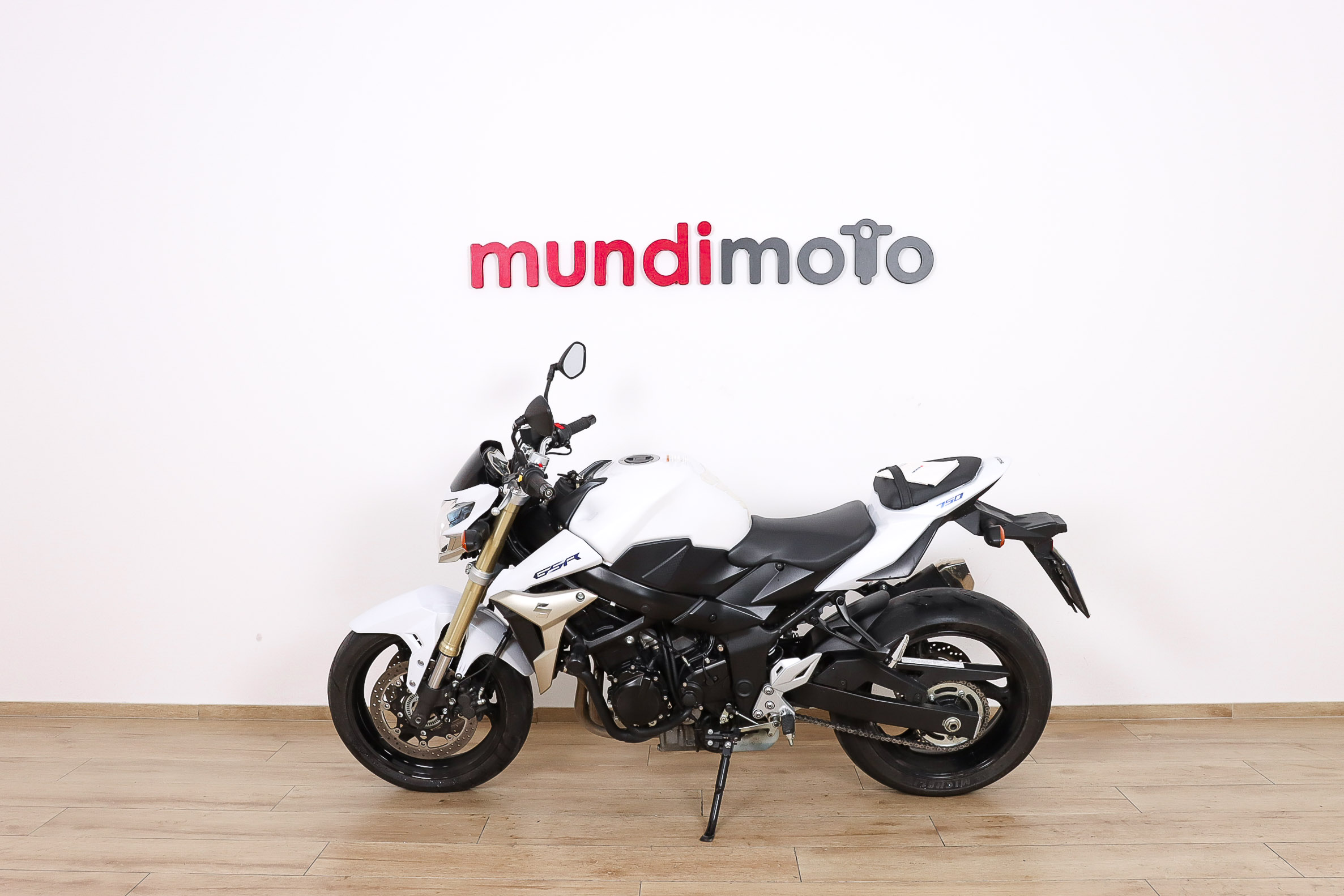 SUZUKI GSR 750SUZUKI5 SUZUKI GSR 750SUZUKI5