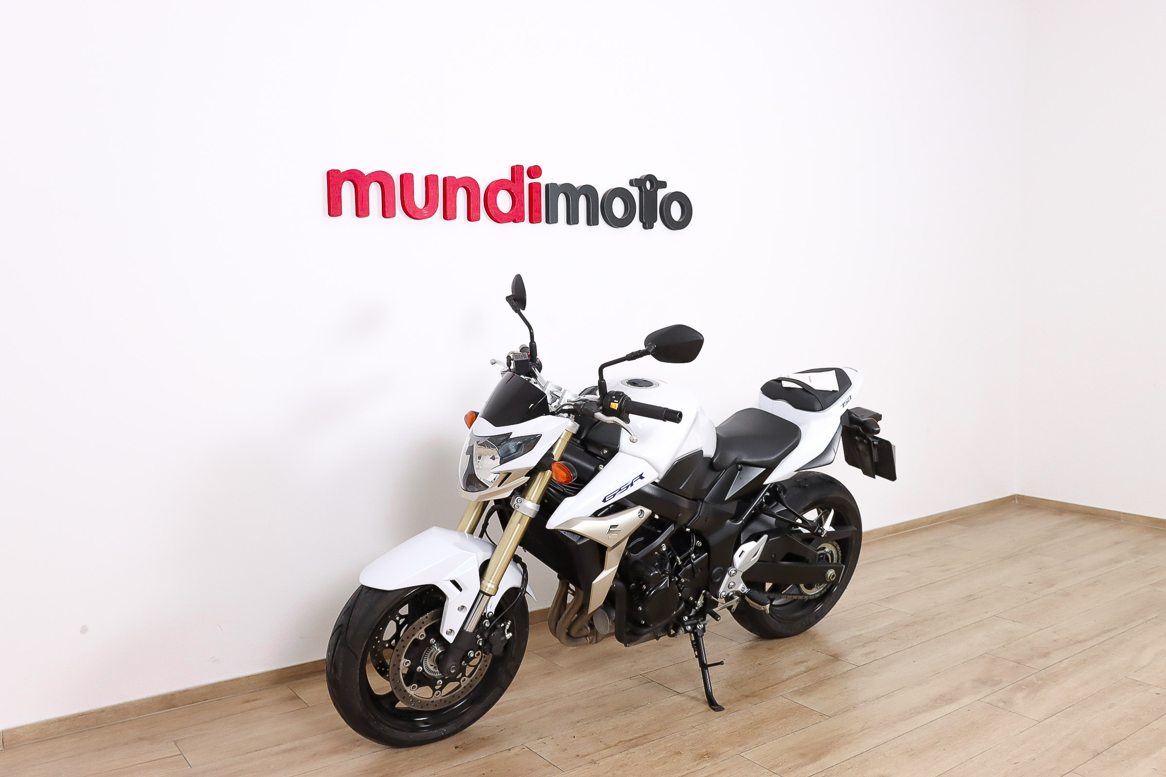 SUZUKI GSR 750SUZUKI7 SUZUKI GSR 750SUZUKI7