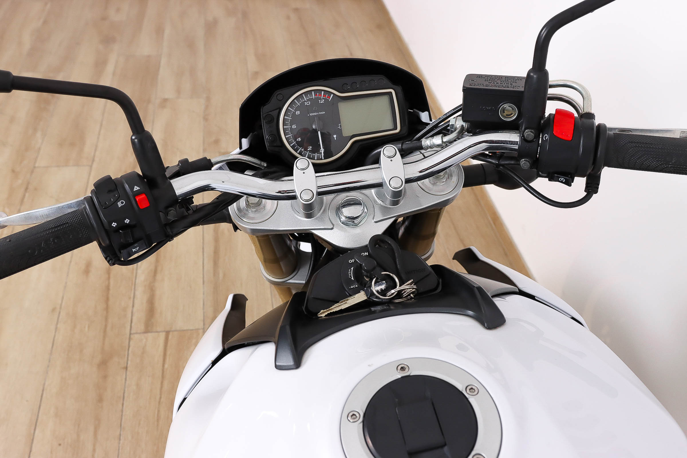 SUZUKI GSR 750SUZUKI9 SUZUKI GSR 750SUZUKI9