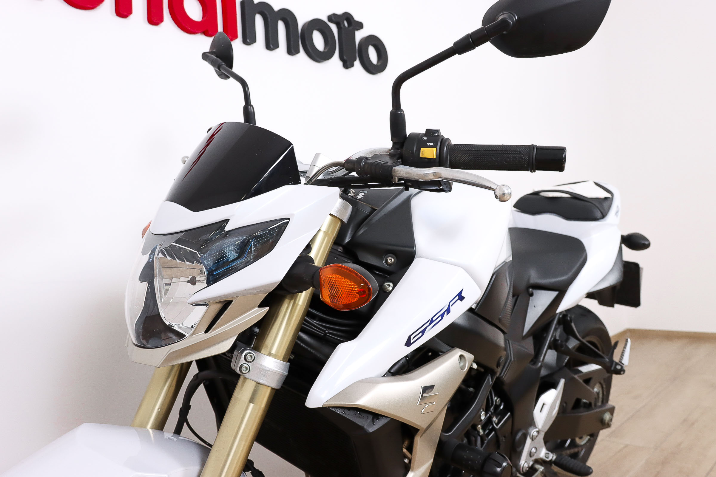 SUZUKI GSR 750SUZUKI10 SUZUKI GSR 750SUZUKI10