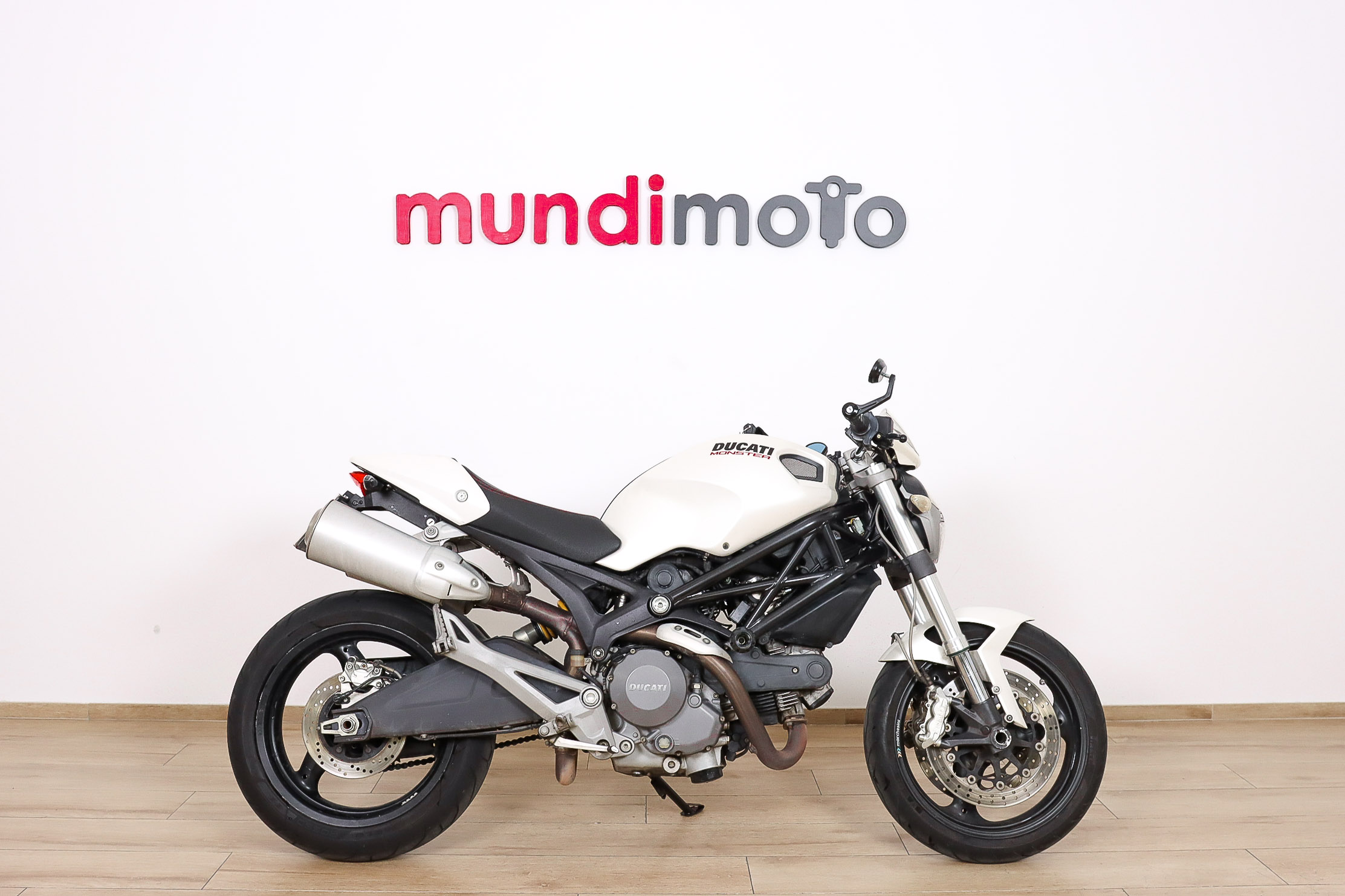 DUCATI MONSTER 696DUCATI0 DUCATI MONSTER 696DUCATI0