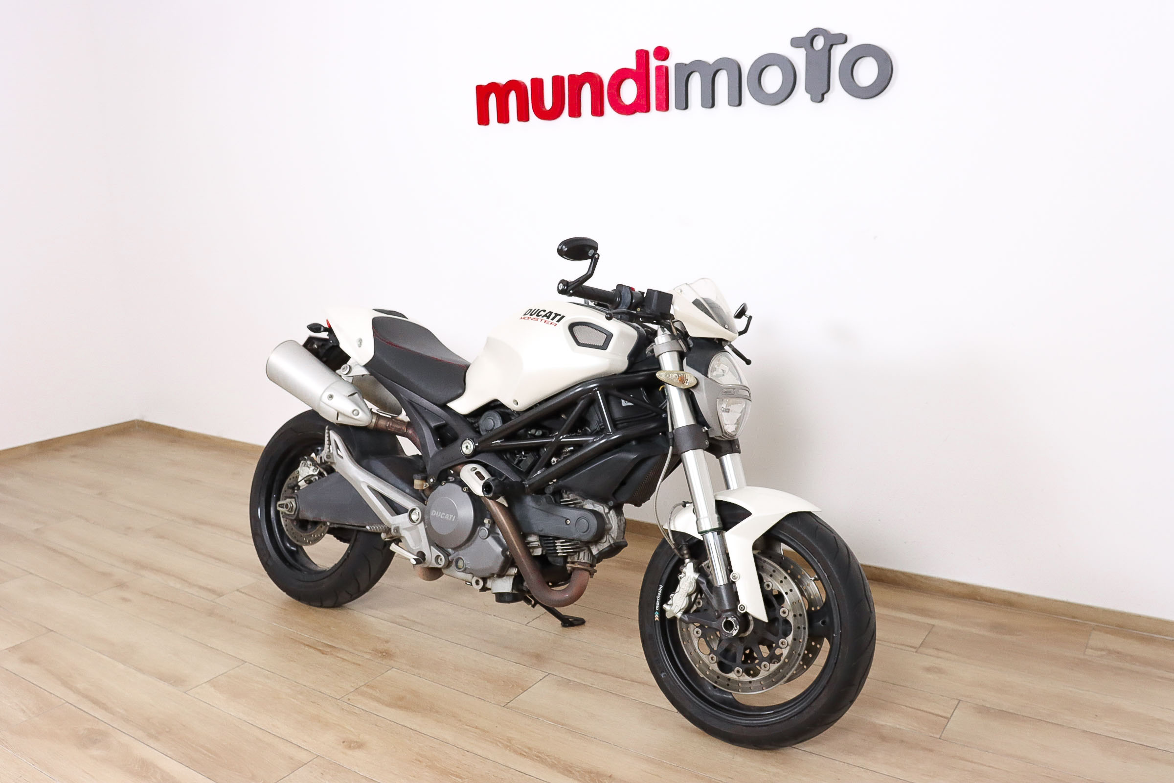 DUCATI MONSTER 696DUCATI2 DUCATI MONSTER 696DUCATI2