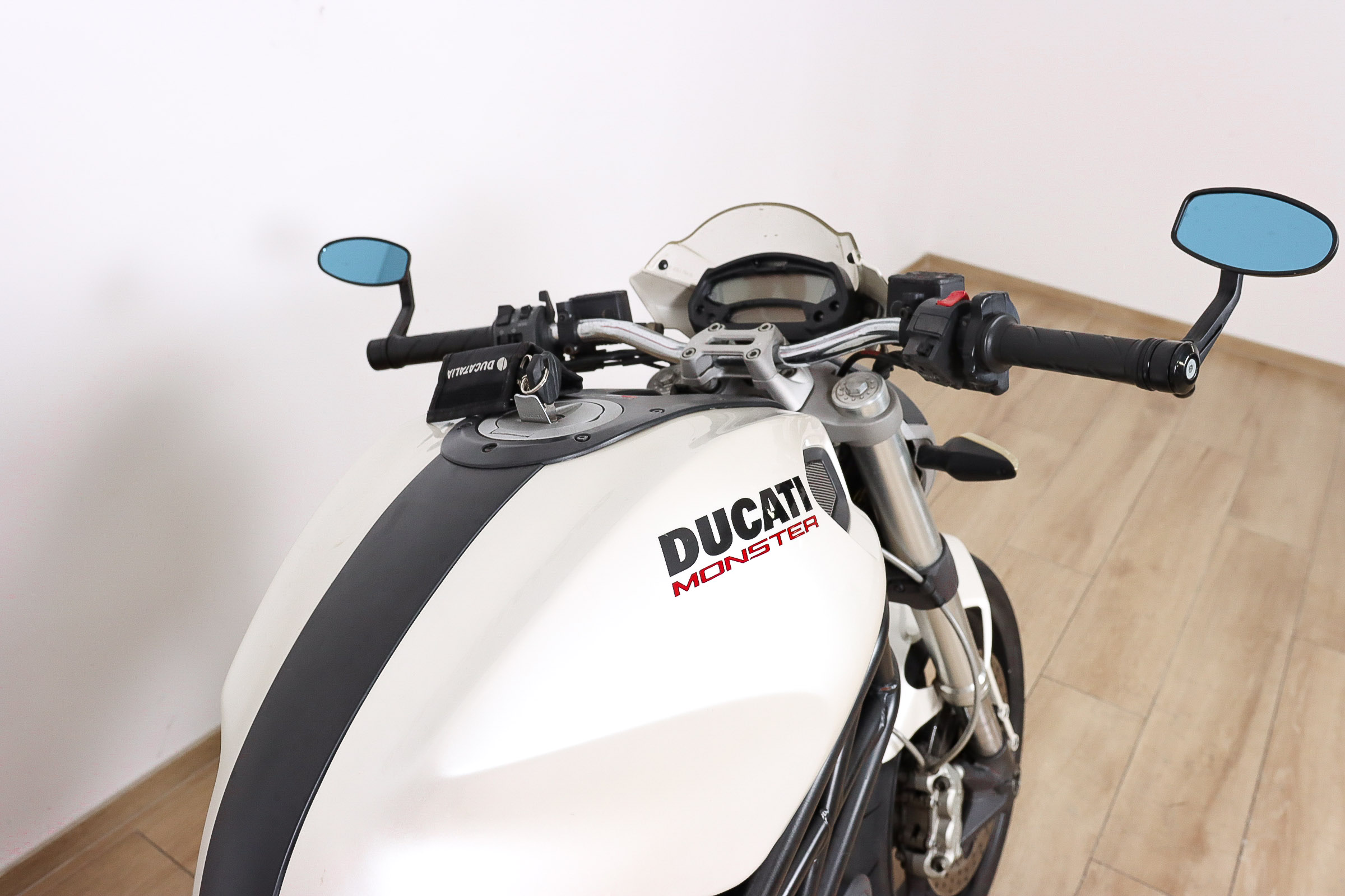 DUCATI MONSTER 696DUCATI5 DUCATI MONSTER 696DUCATI5