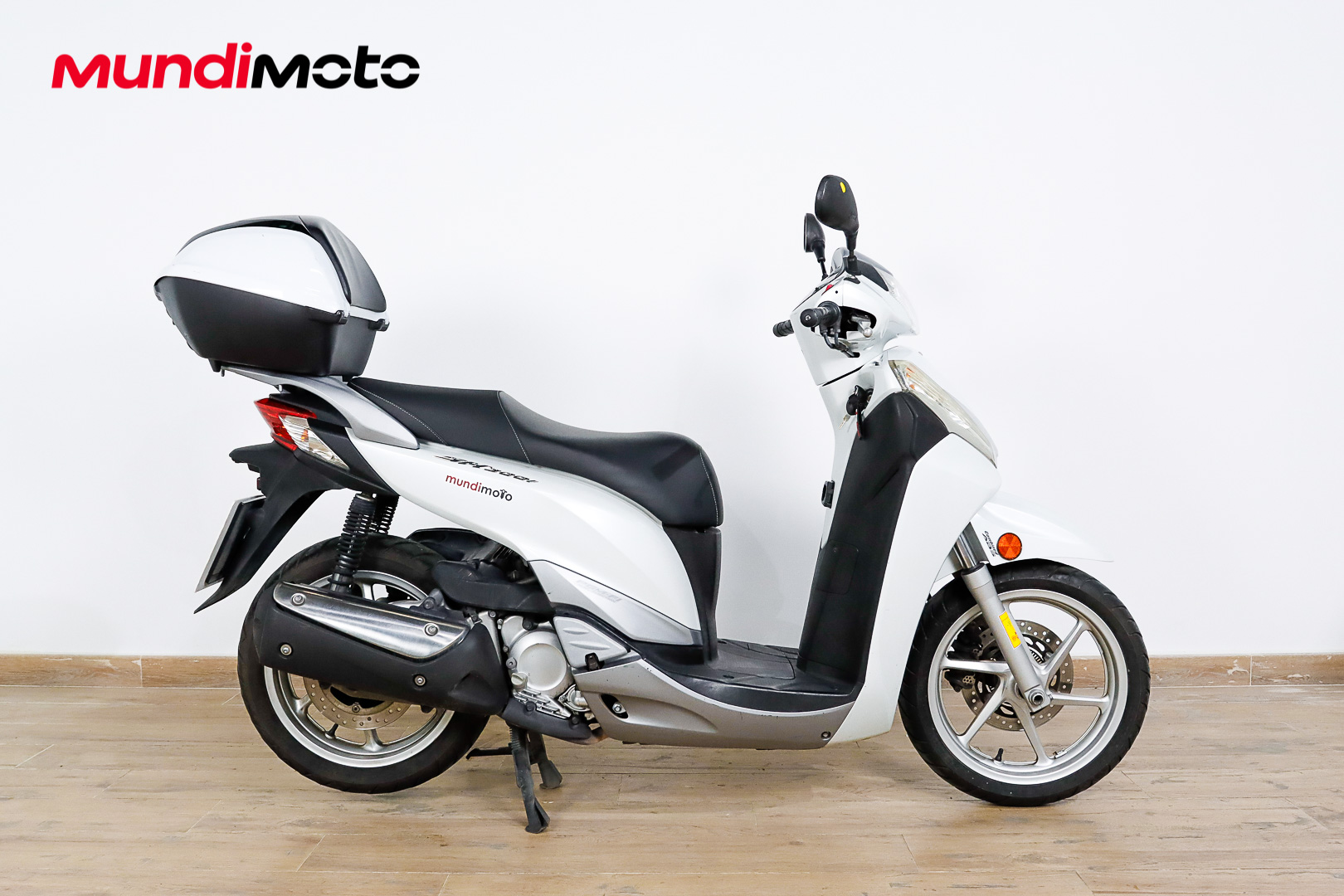 HONDA SCOOPY SH300i ABS Top BoxHONDA0 HONDA SCOOPY SH300i ABS Top BoxHONDA0